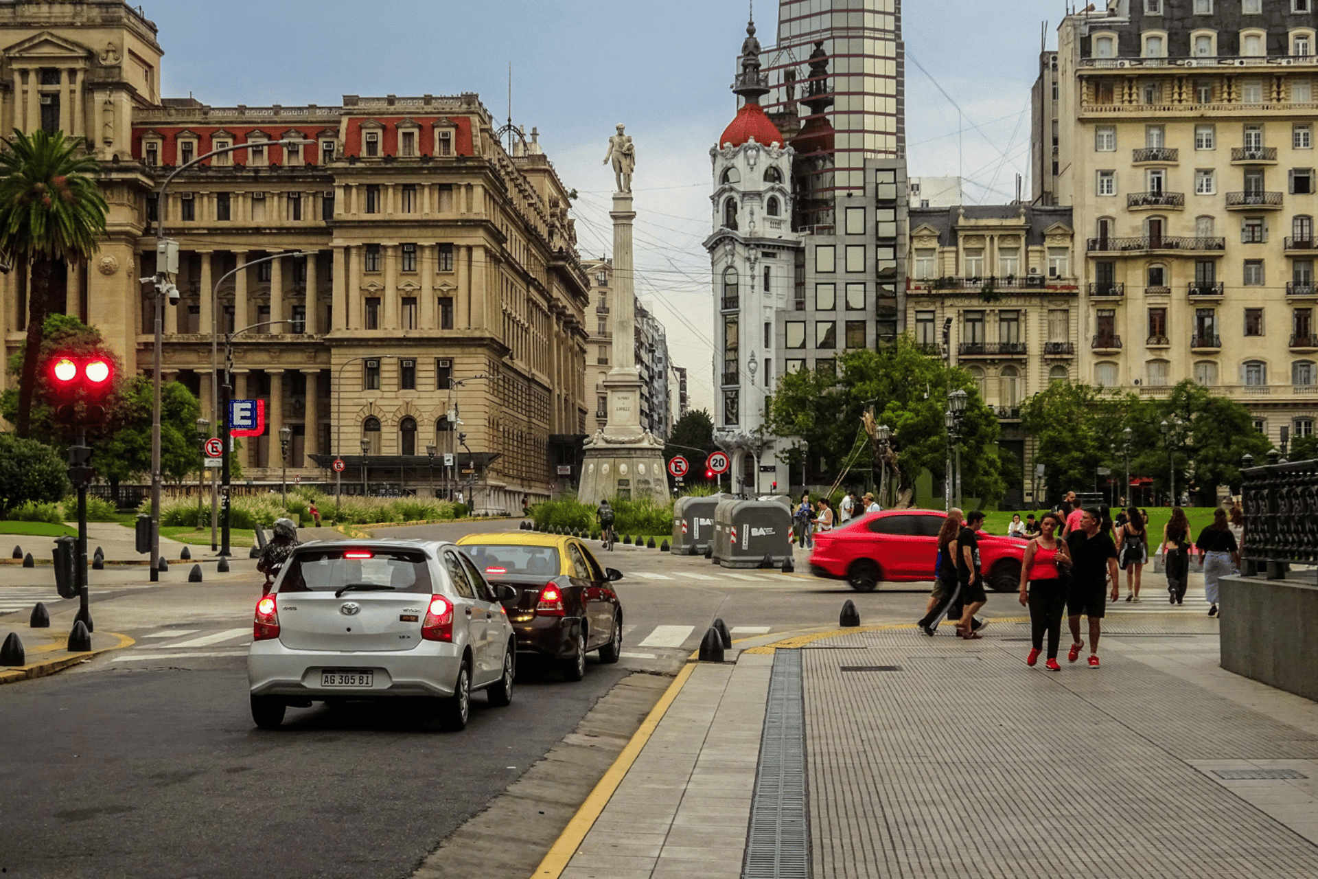 gray computer monitor
