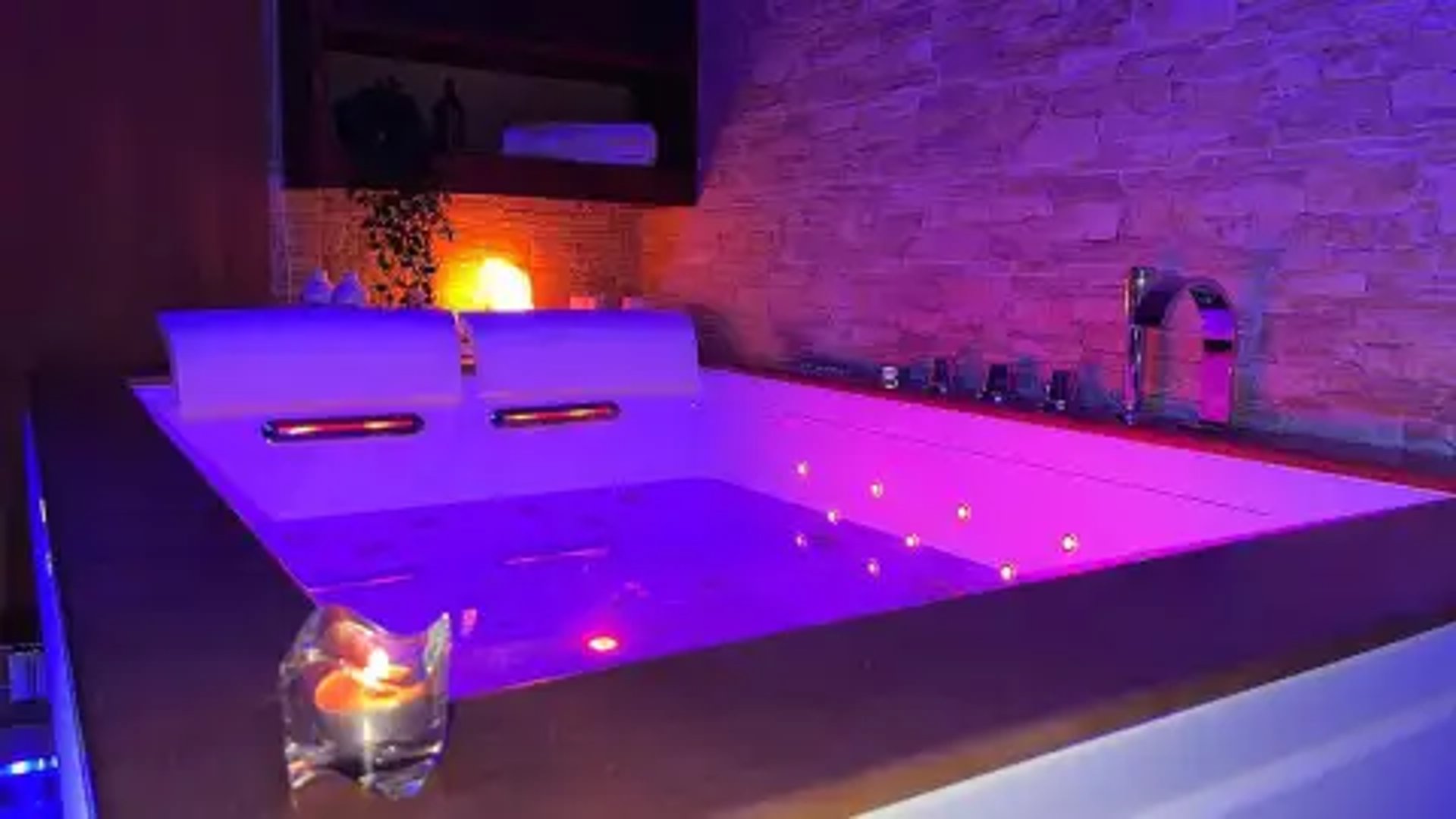 Percorso spa singolo e di coppia con massaggio idro massaggio e bagno turco