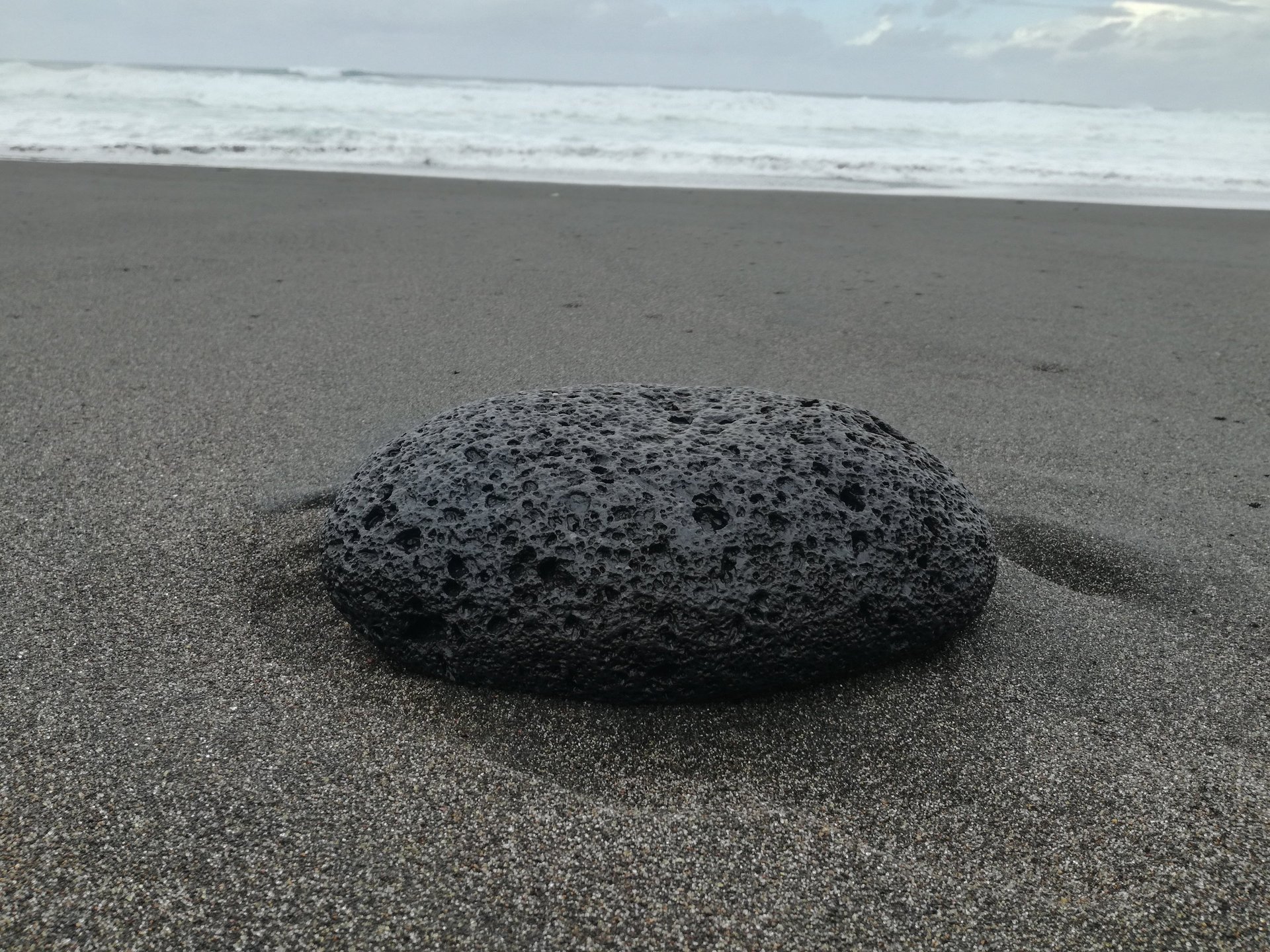 gray computer monitor