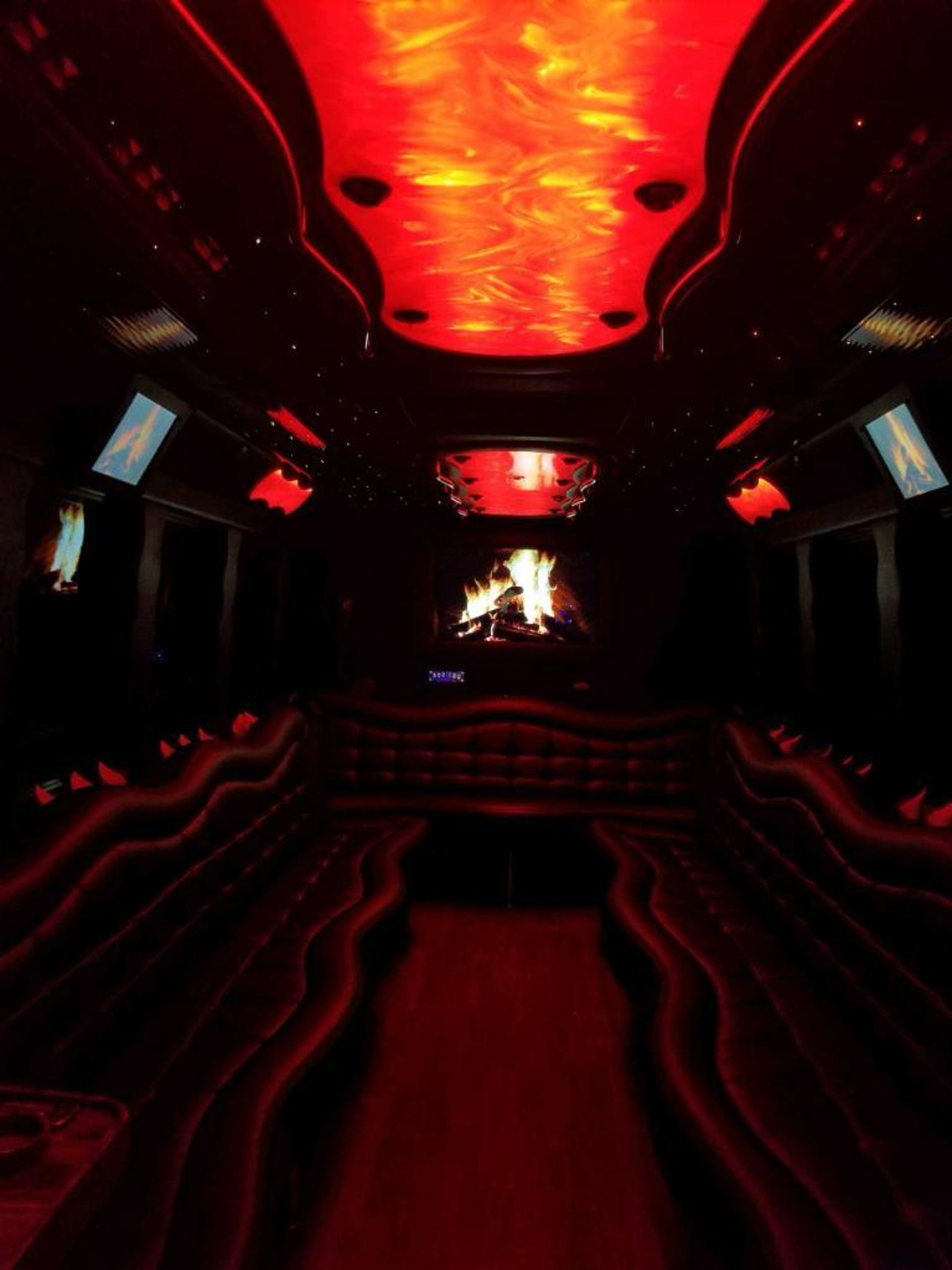 gray computer monitor