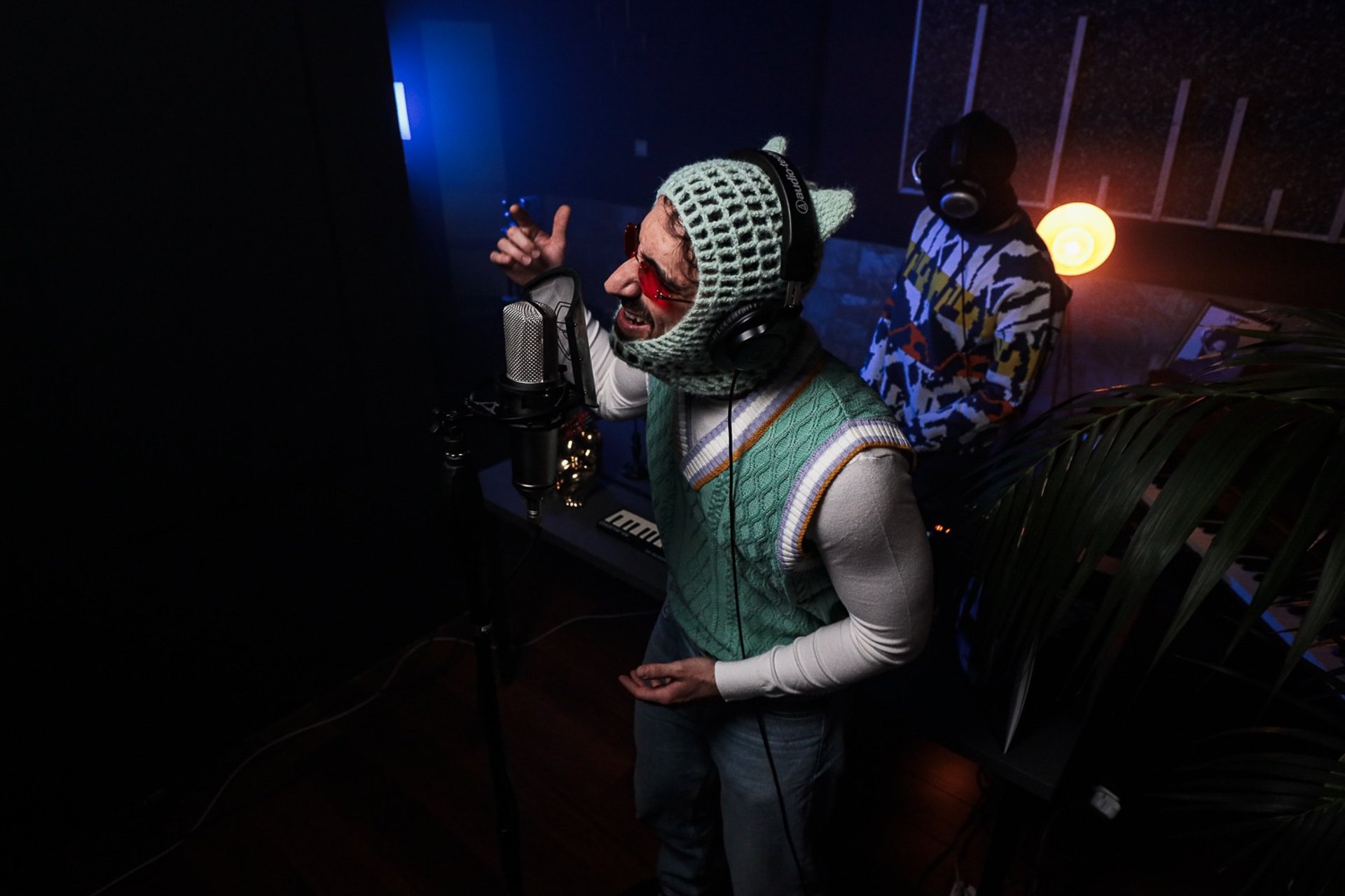 black and brown leather padded tub sofa