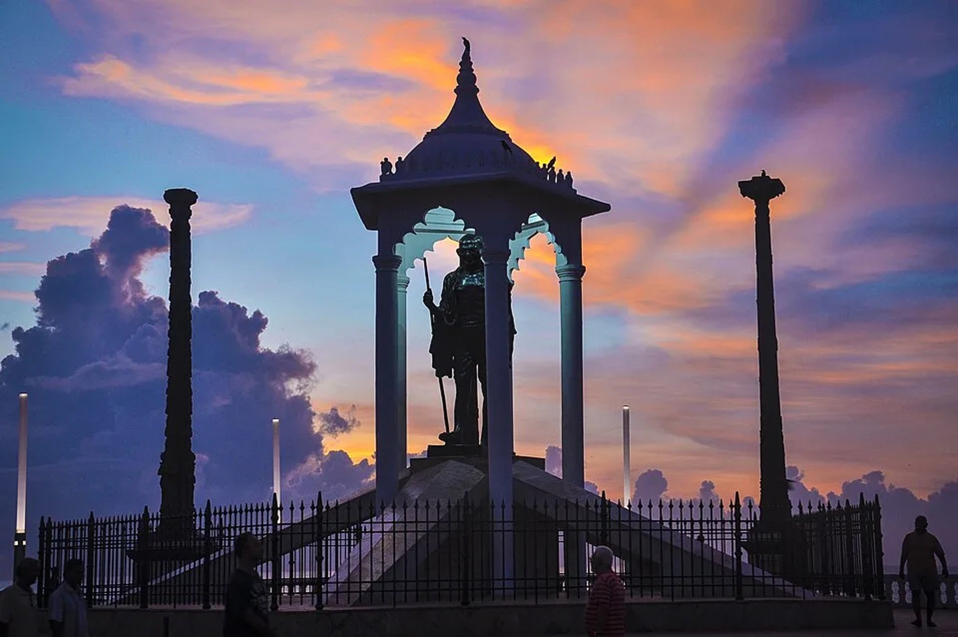 black and white bed linen