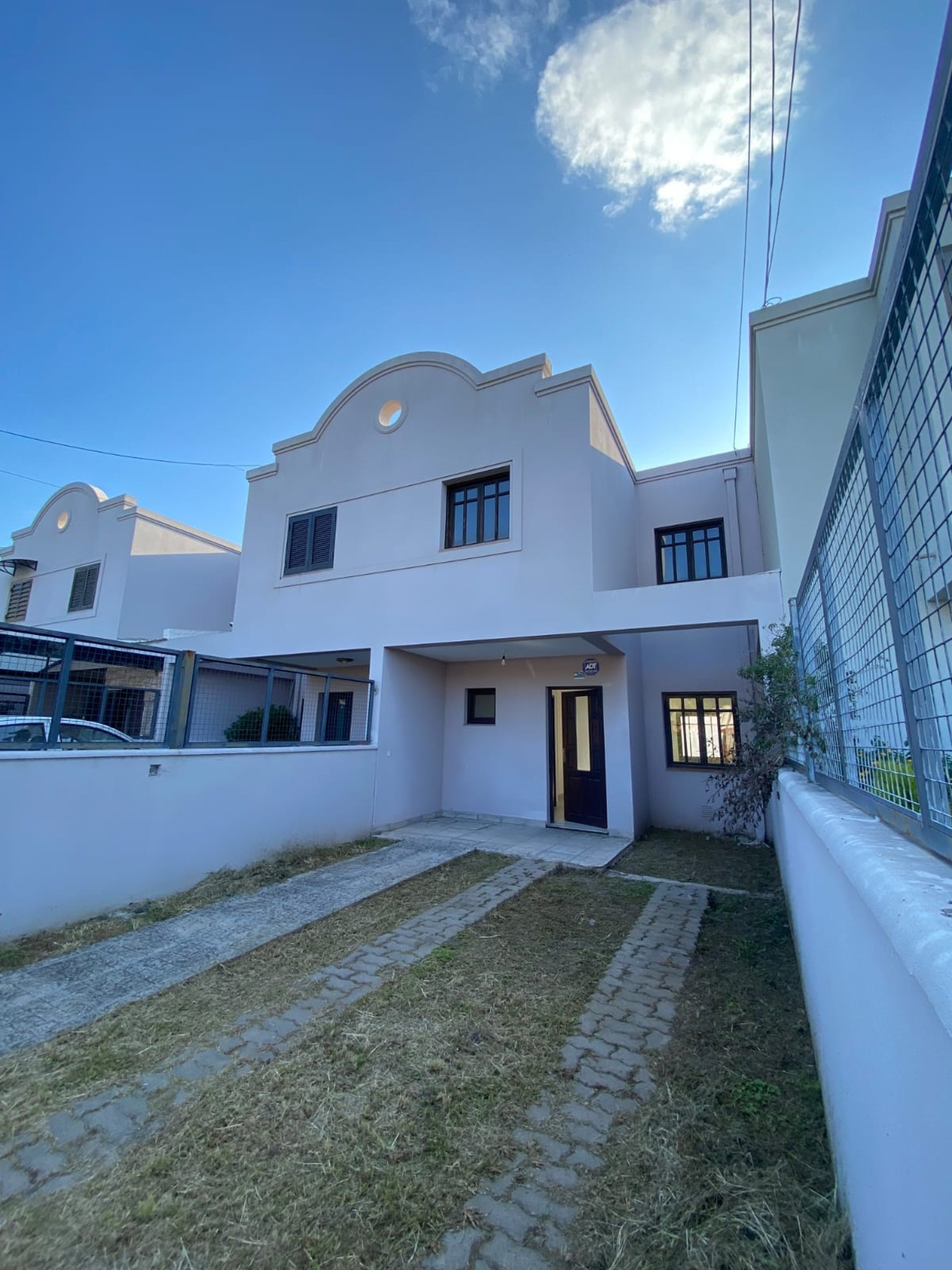 gray computer monitor