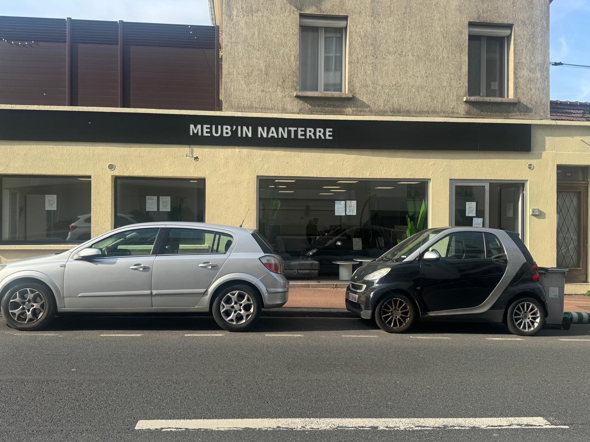 gray computer monitor