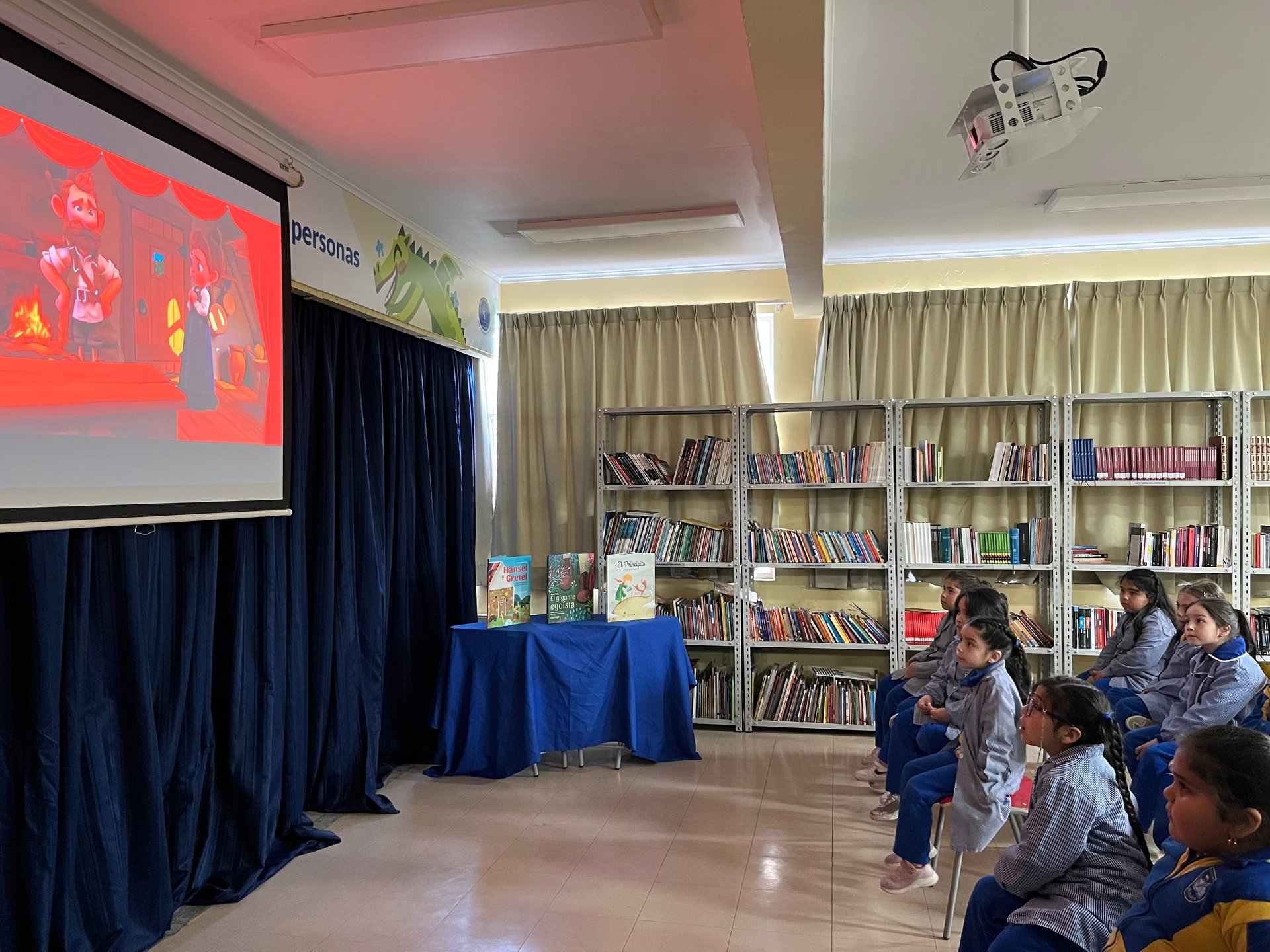 gray computer monitor