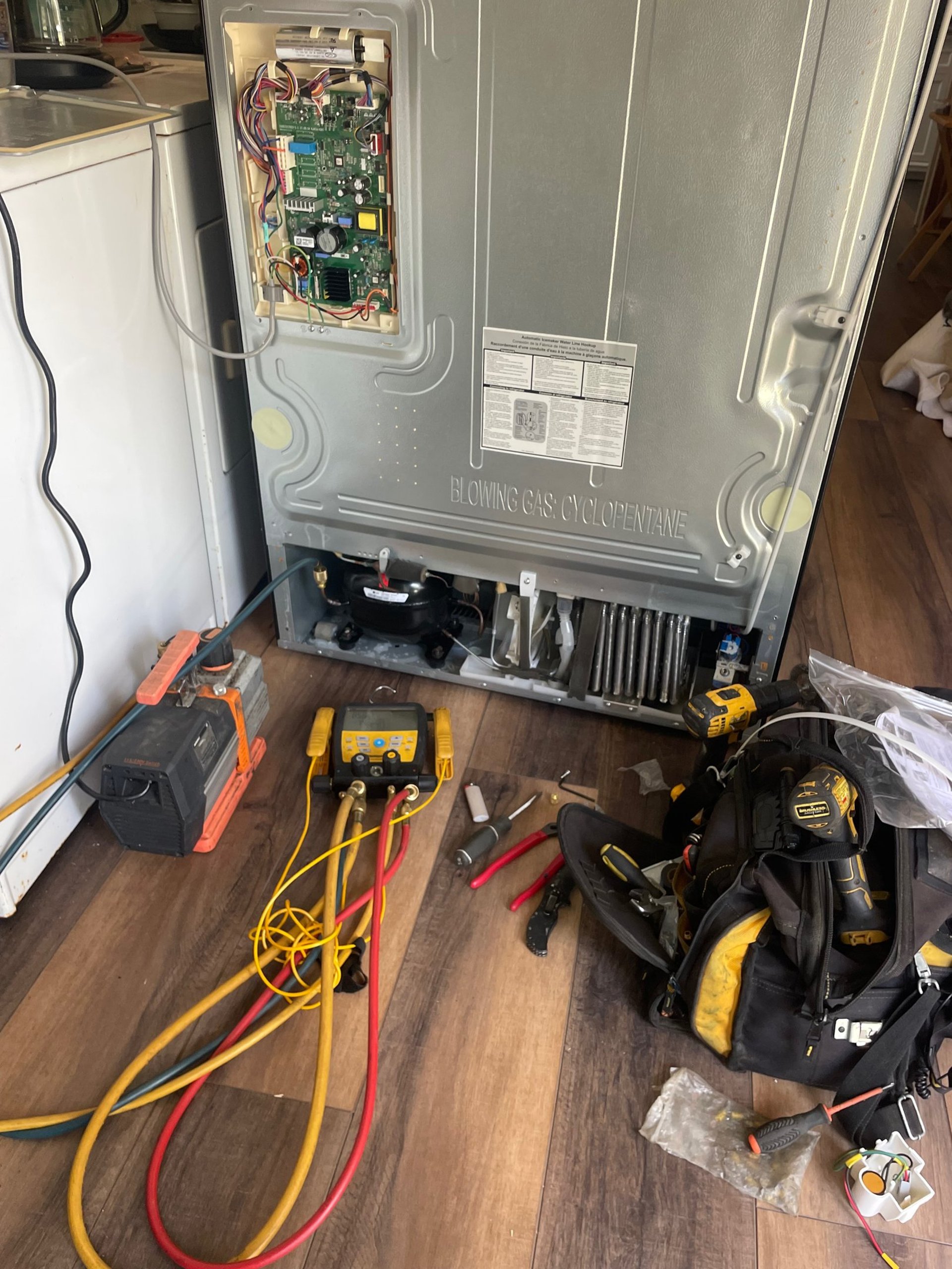 black and white bed linen