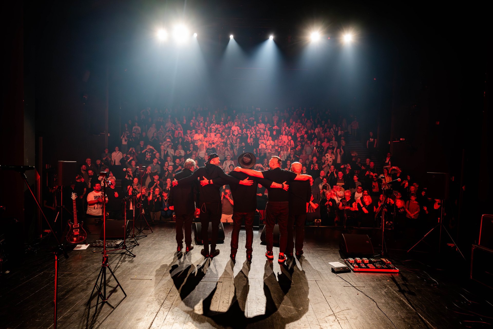 black and white bed linen