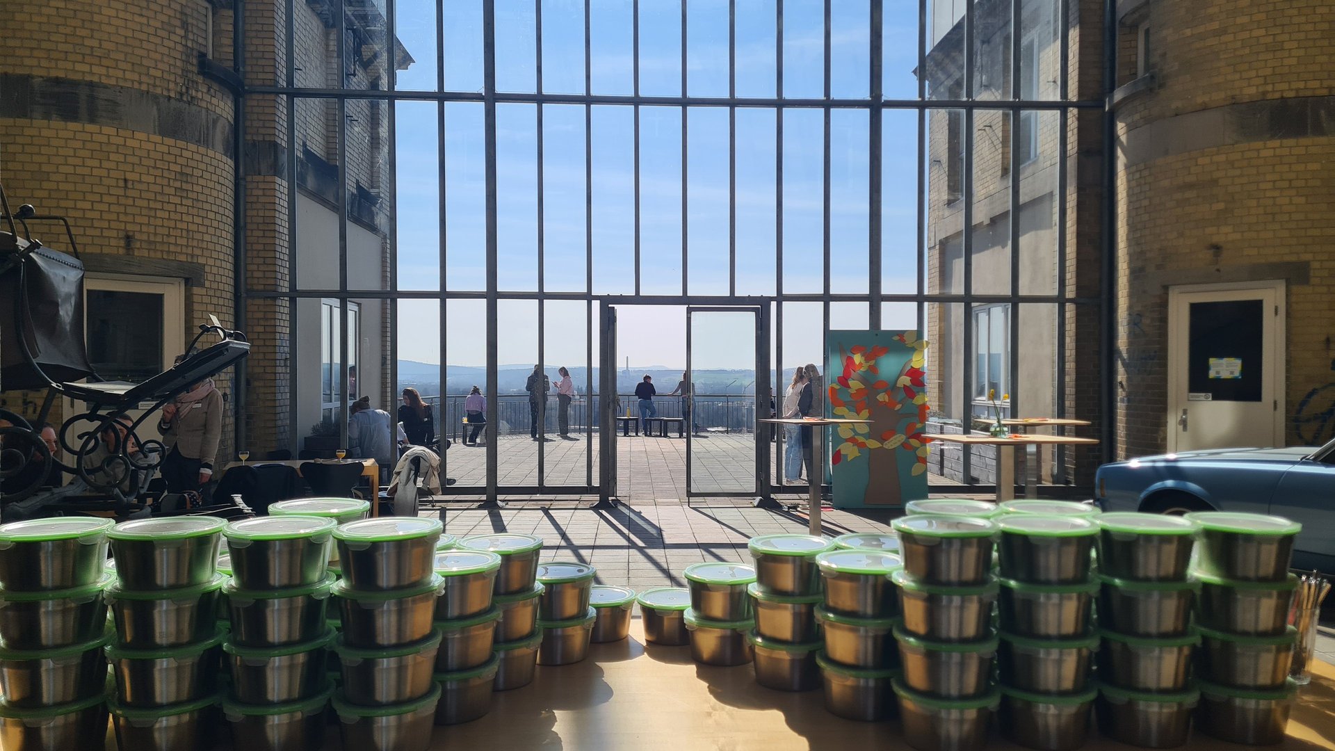 gray computer monitor