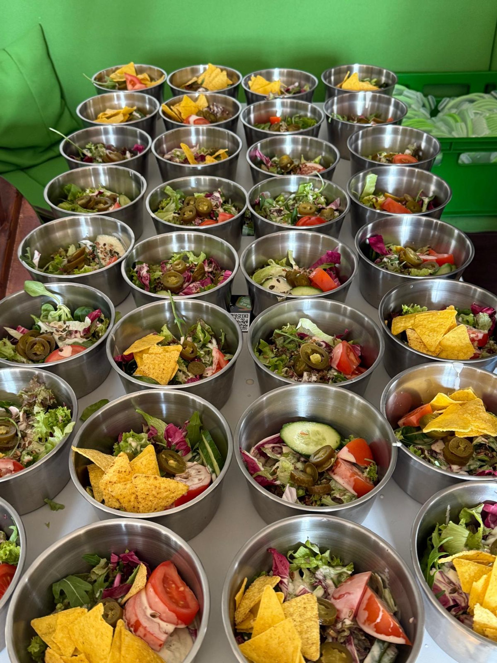 gray computer monitor