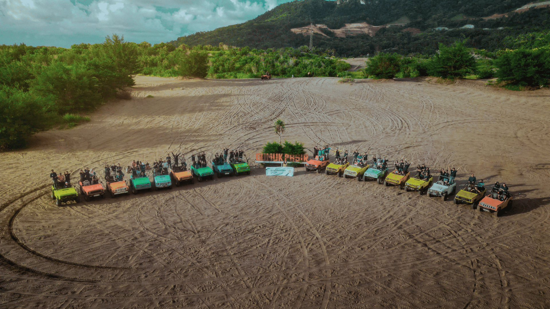 Armada jeep wisata Gumuk Pasir Parangtritis milik Sinergy Adventure