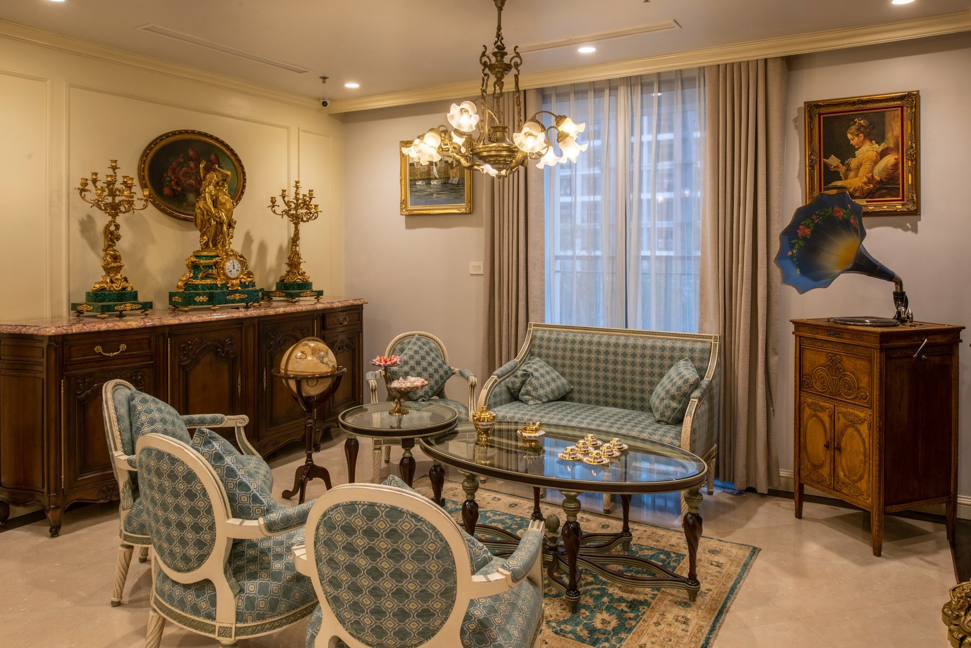 black and white bed linen