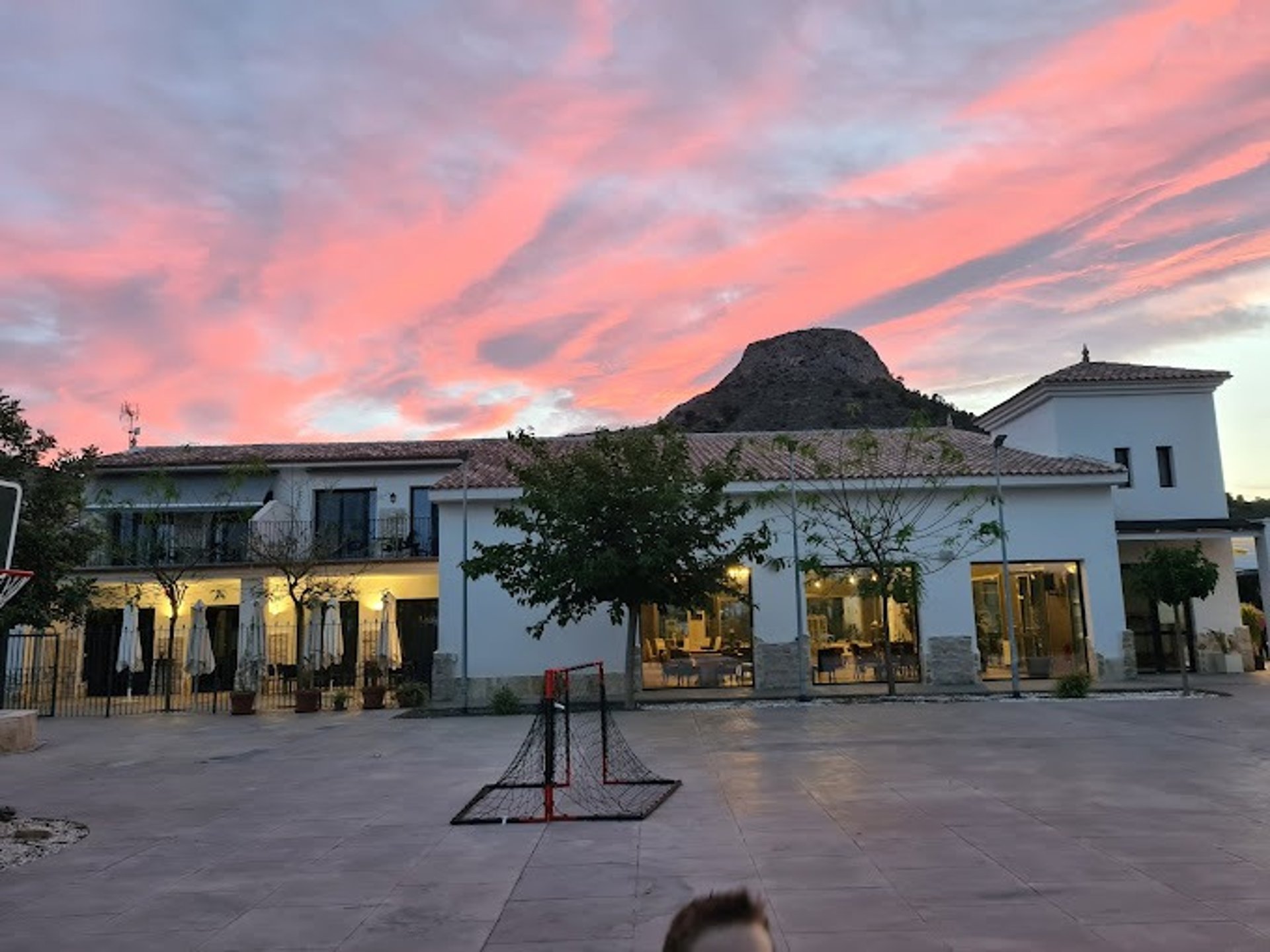 gray computer monitor