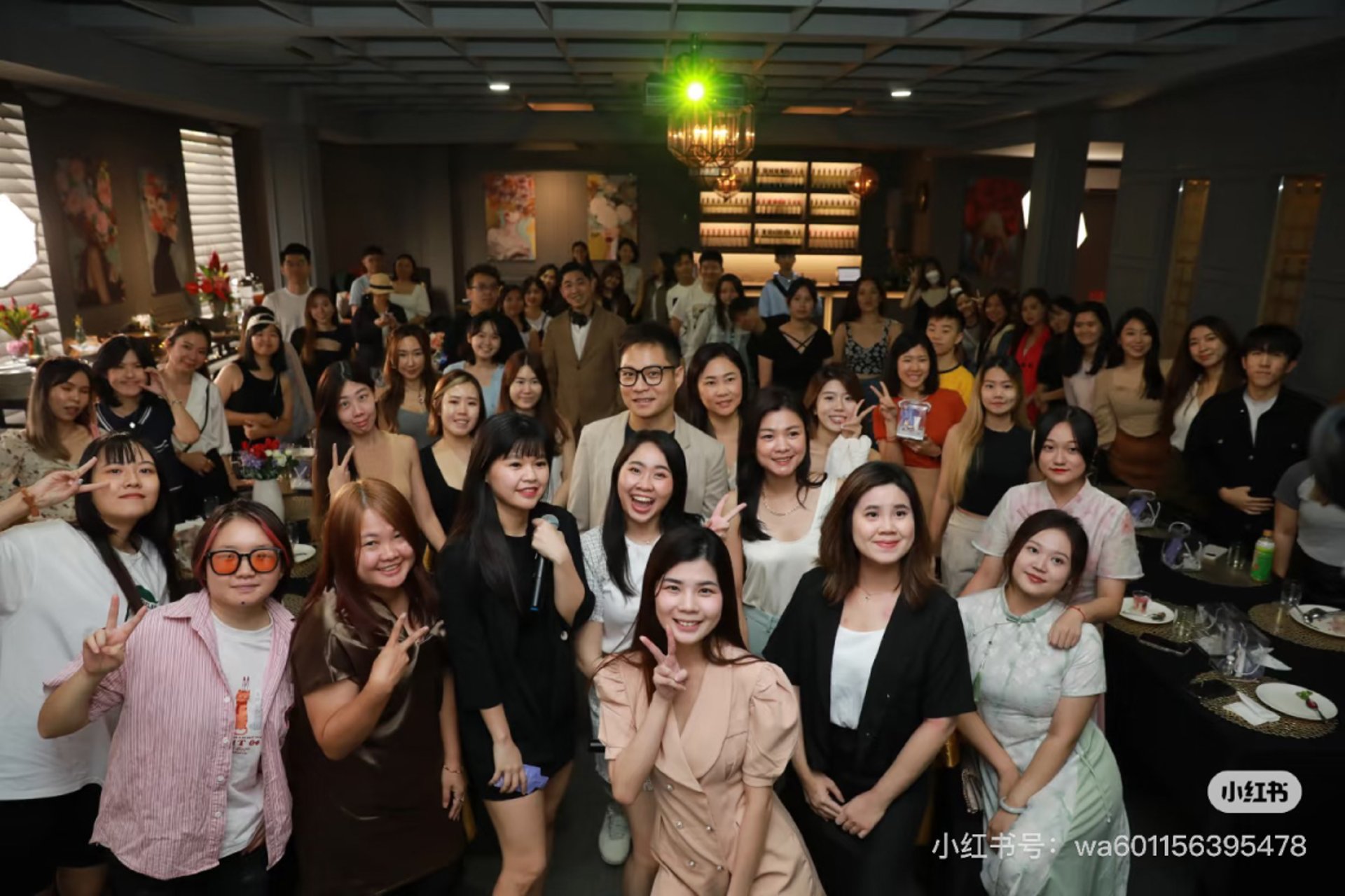 gray computer monitor