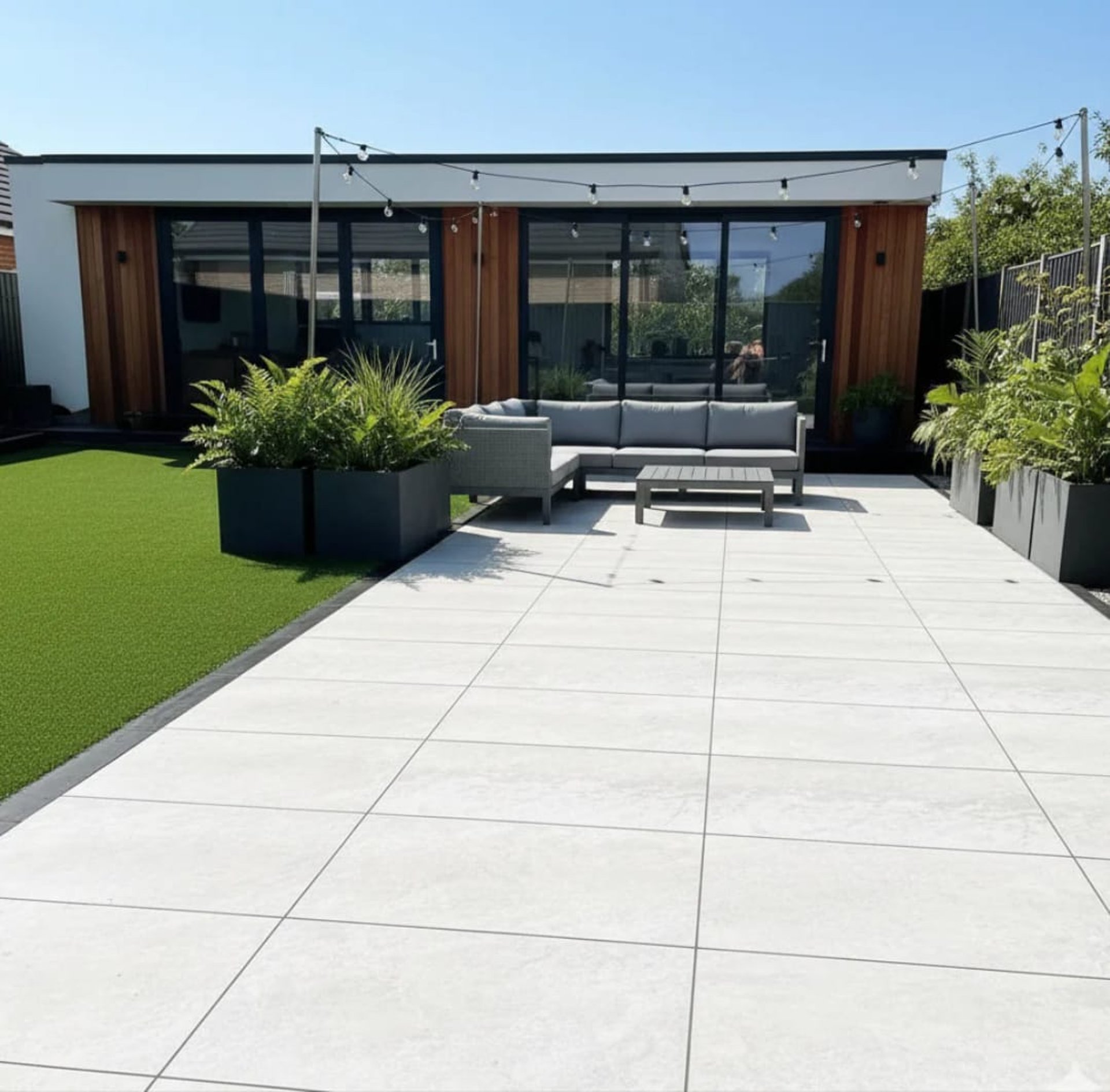 black and white bed linen