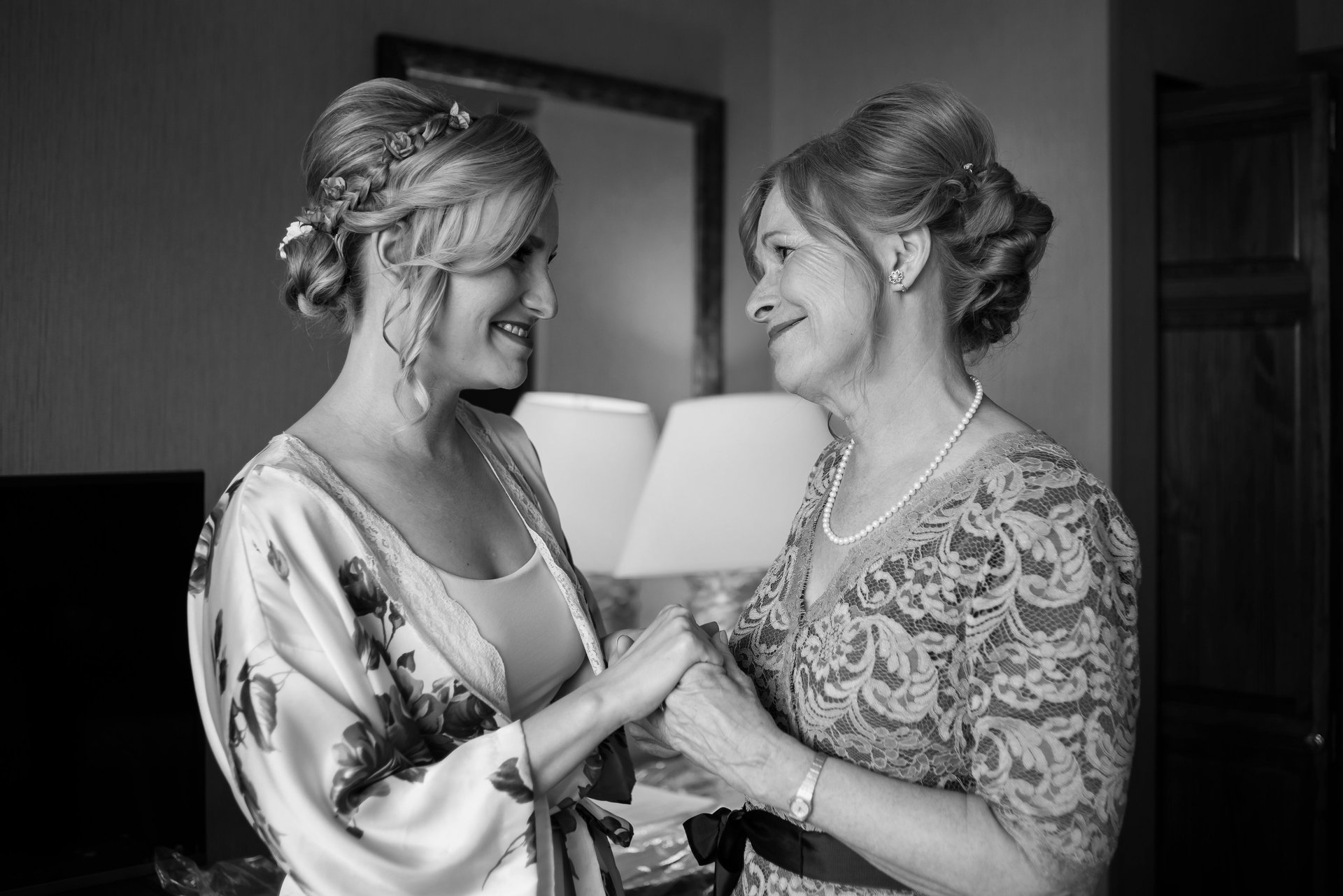 black and white bed linen