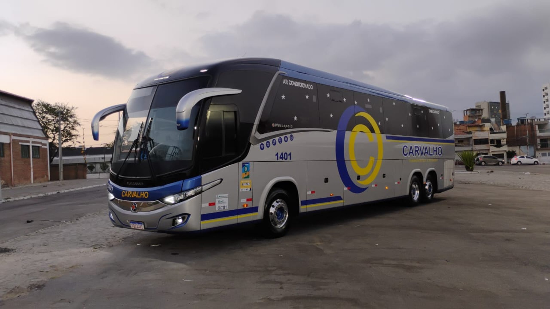 gray computer monitor