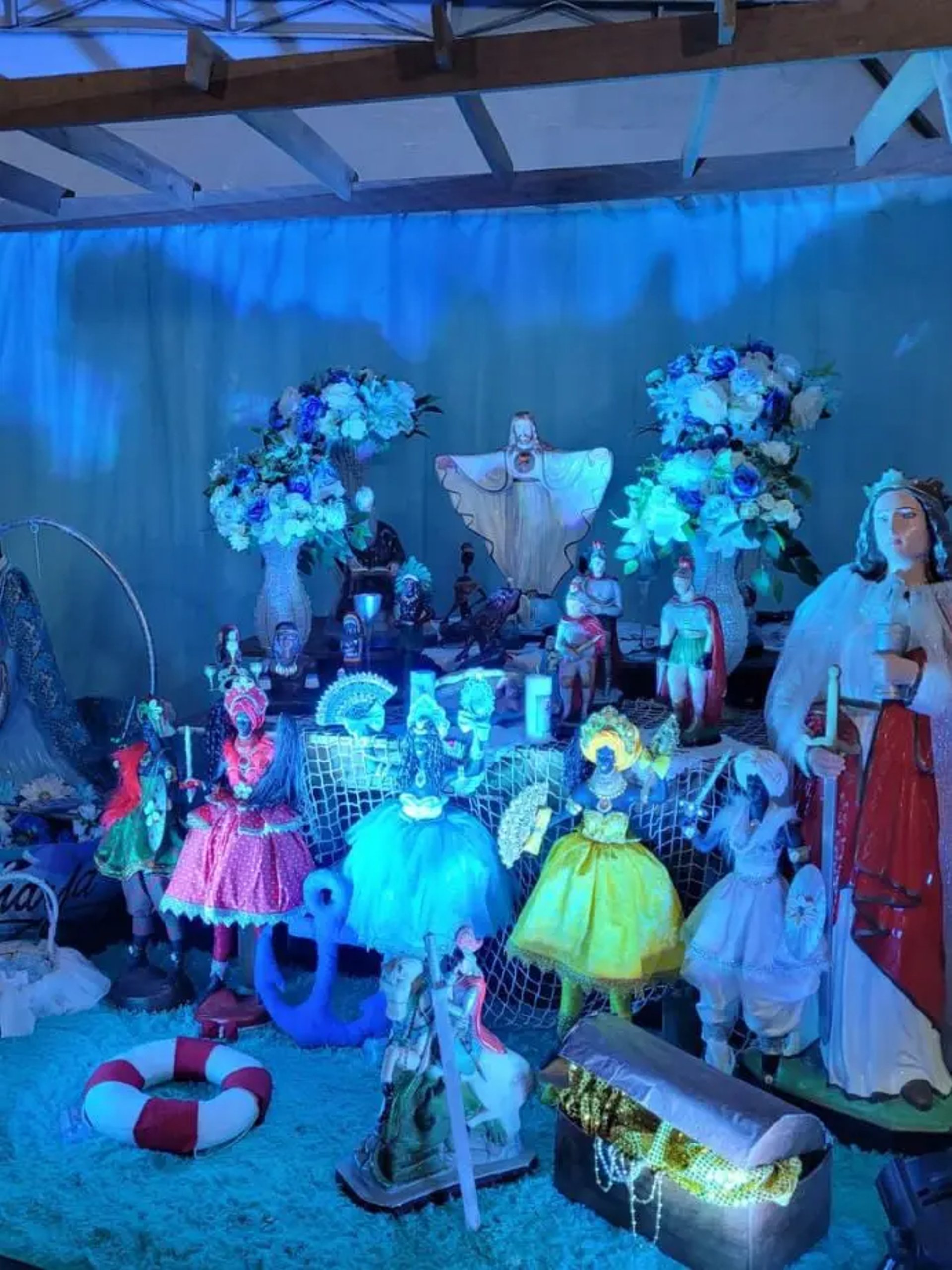 woman holding tarot cards