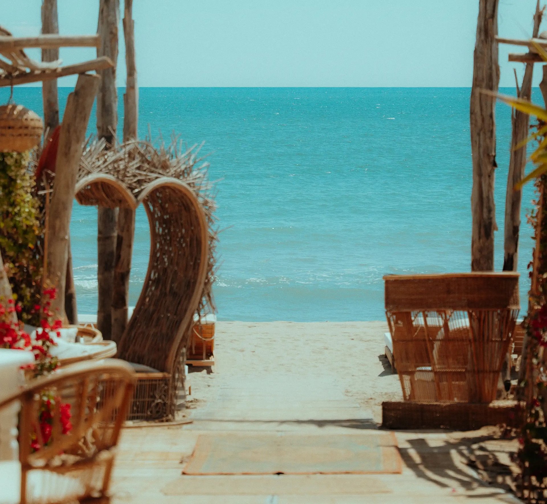 black and white bed linen