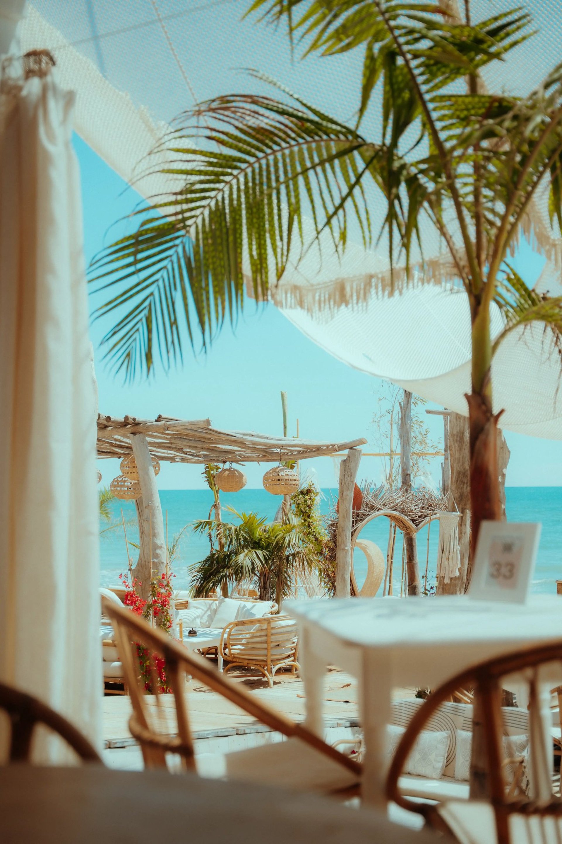 black and white bed linen