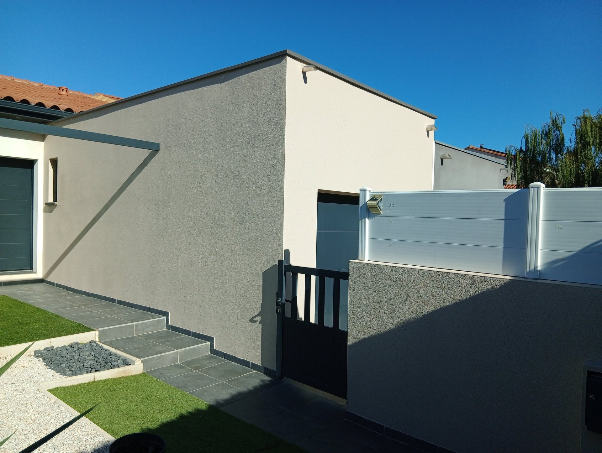 black and white bed linen