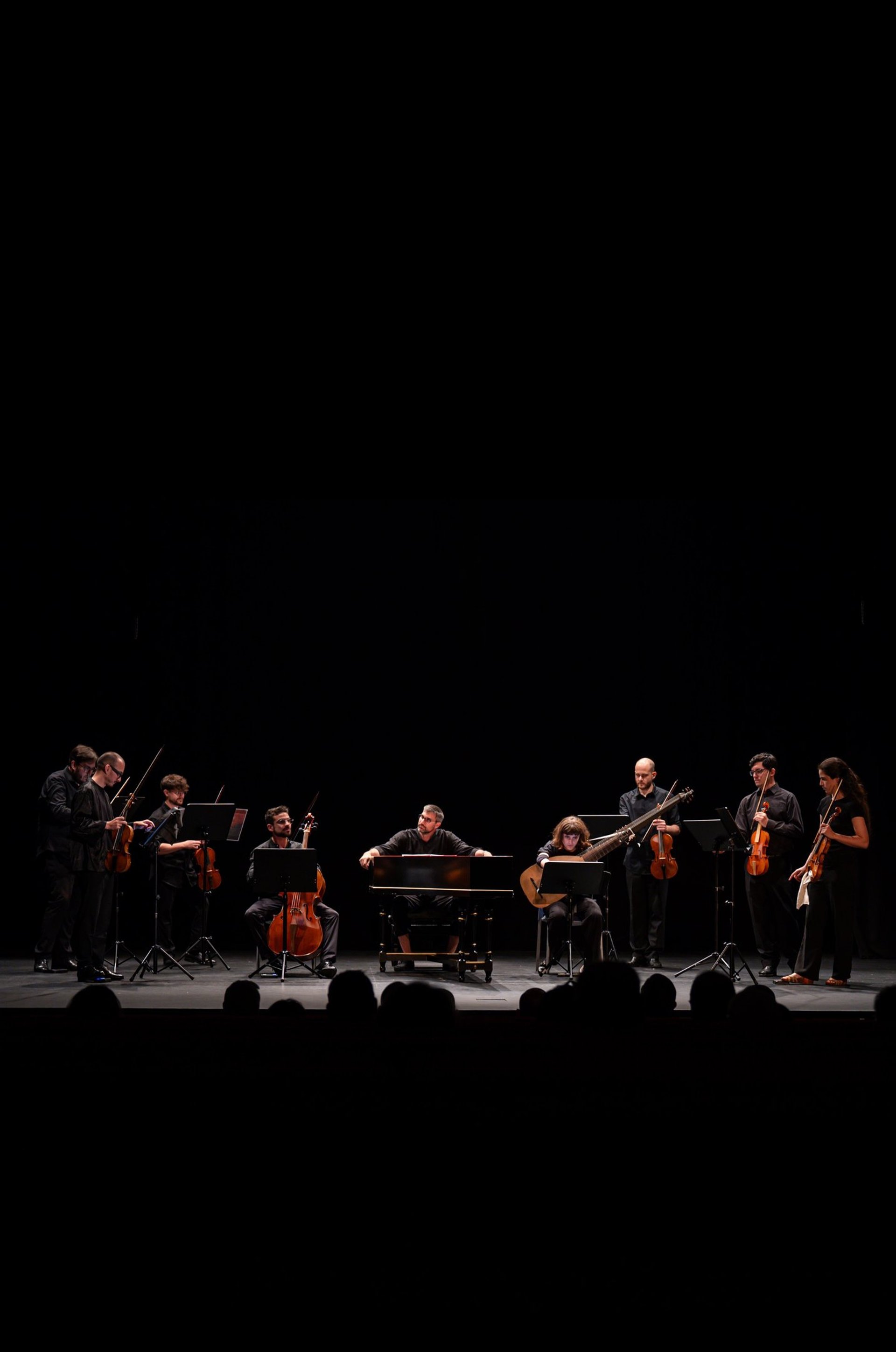 black and white bed linen