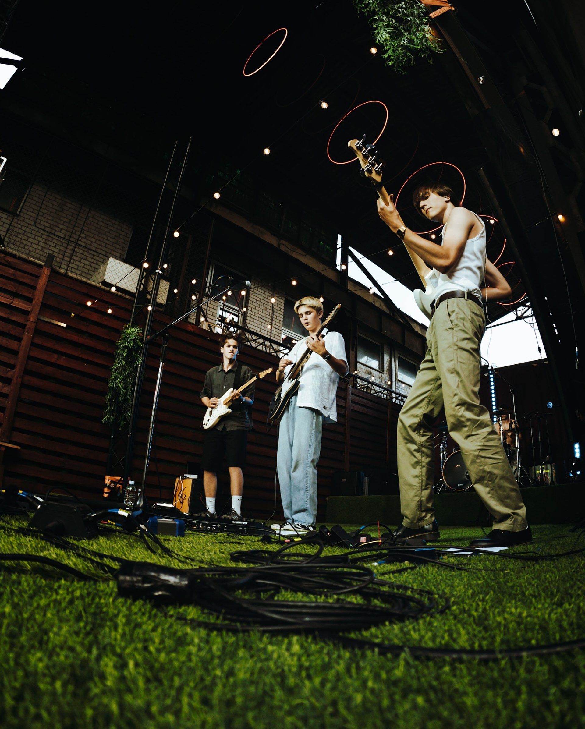 black and white bed linen