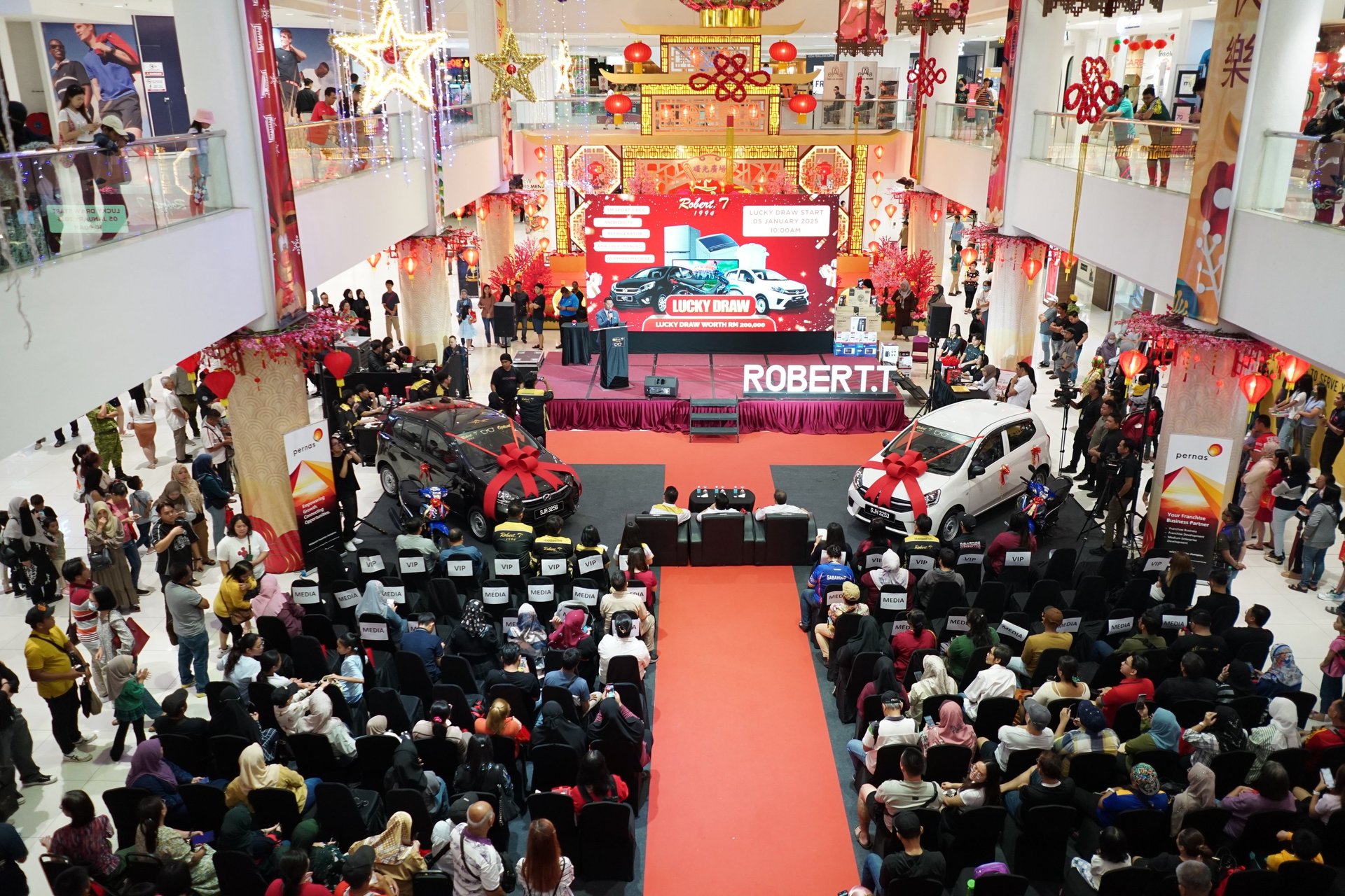 black and white bed linen