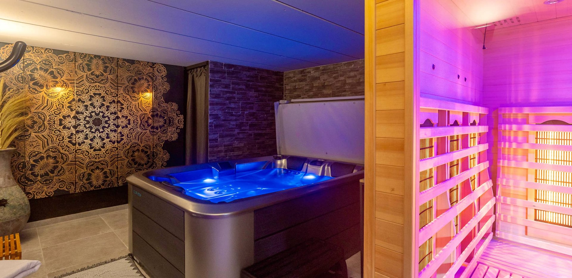 black and white bed linen