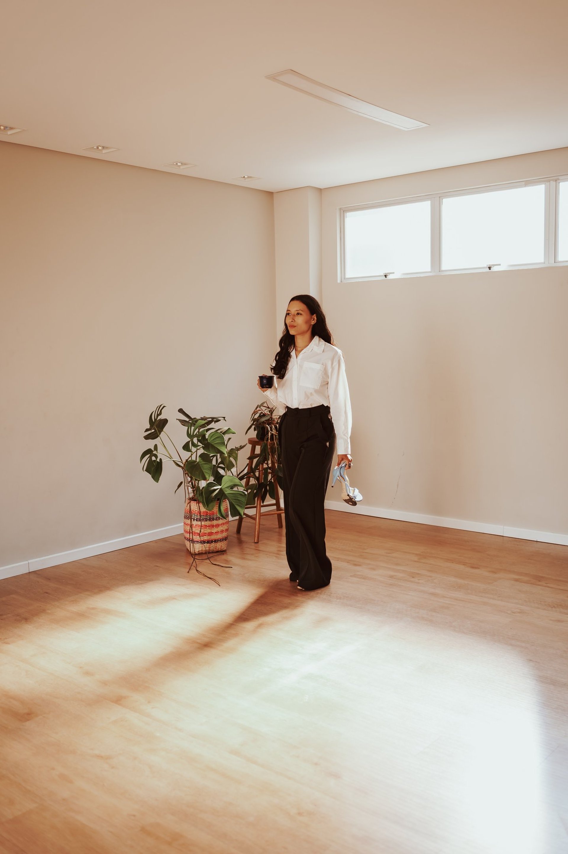 gray computer monitor