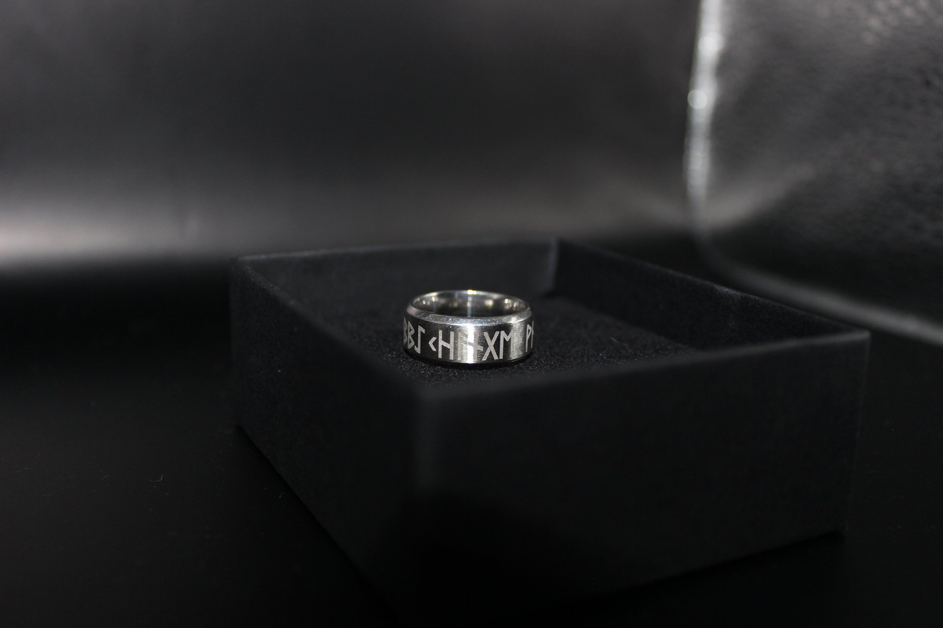 black and white bed linen