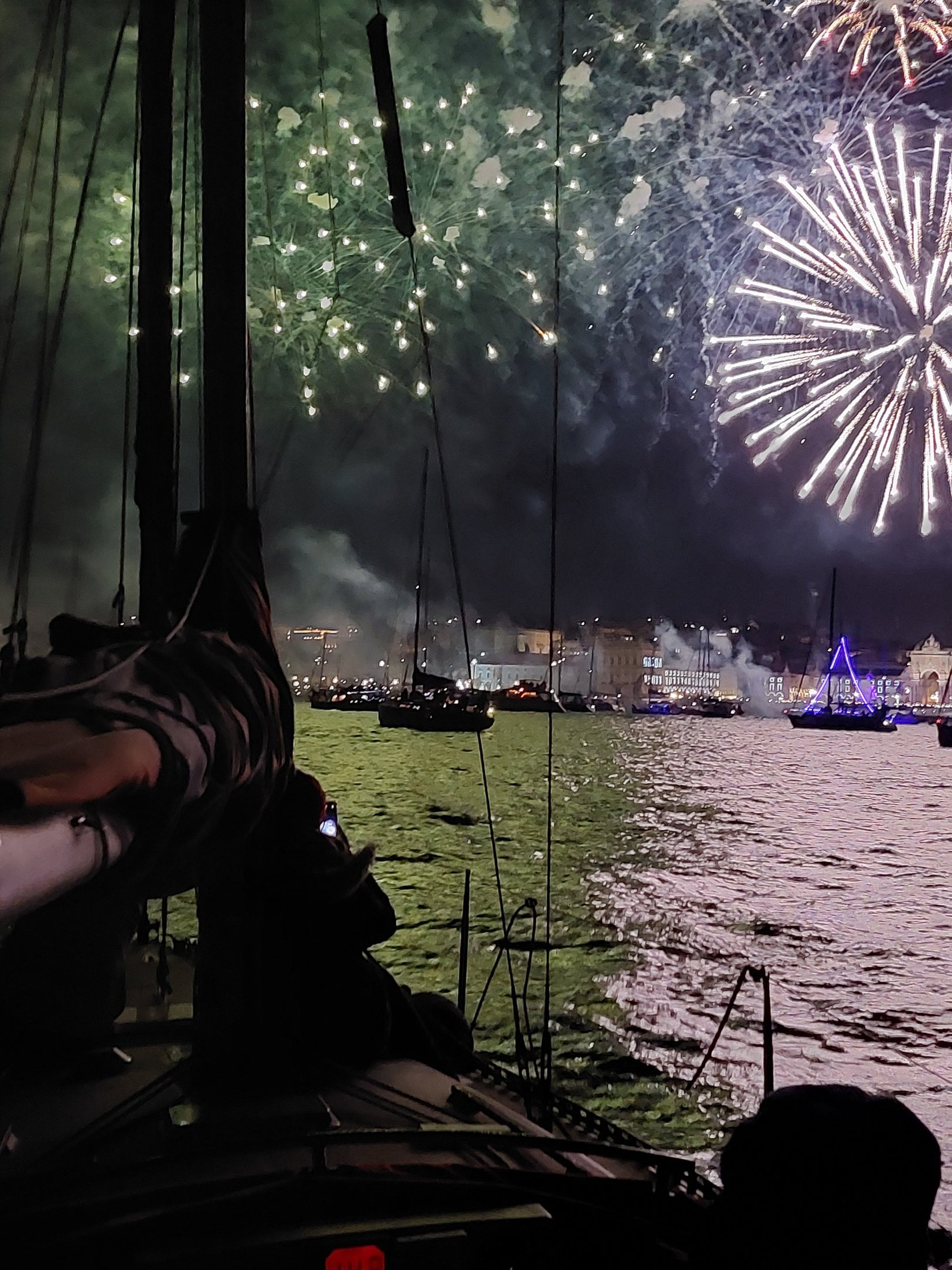 black and white bed linen