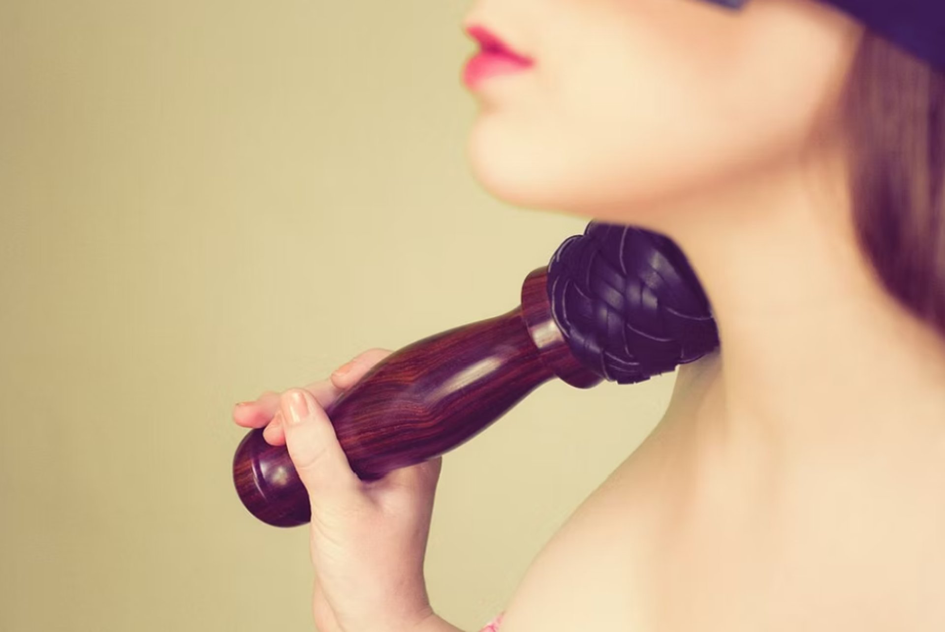 gray computer monitor