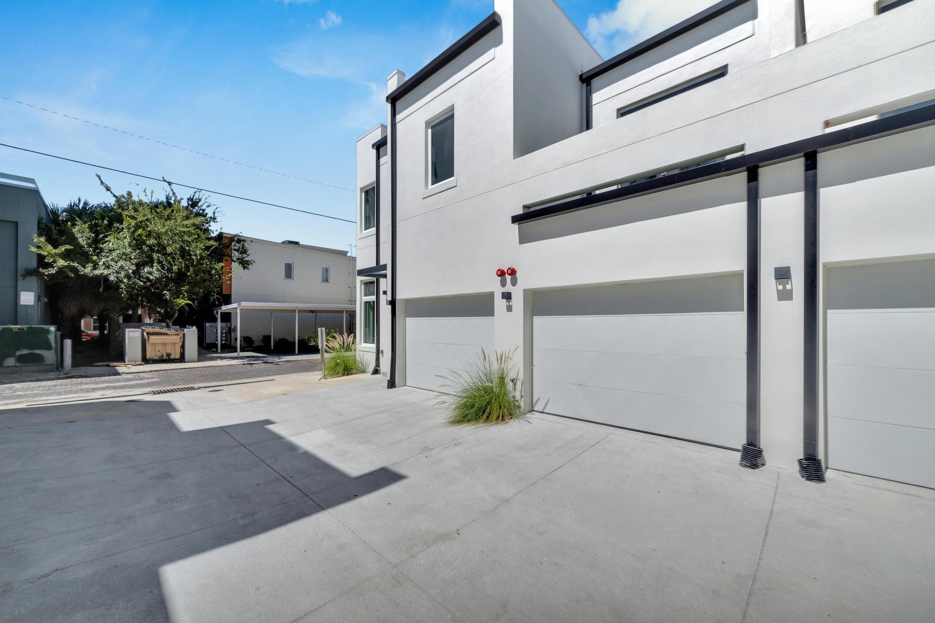 black and white bed linen