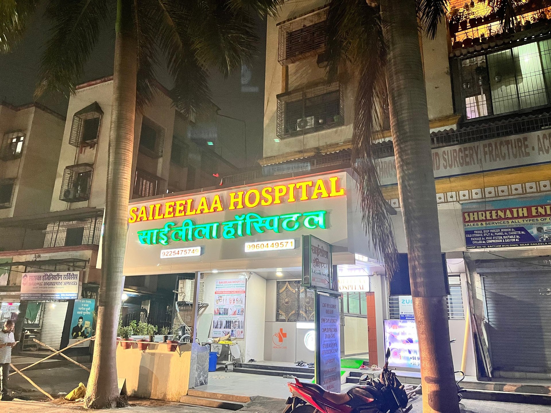 gray computer monitor