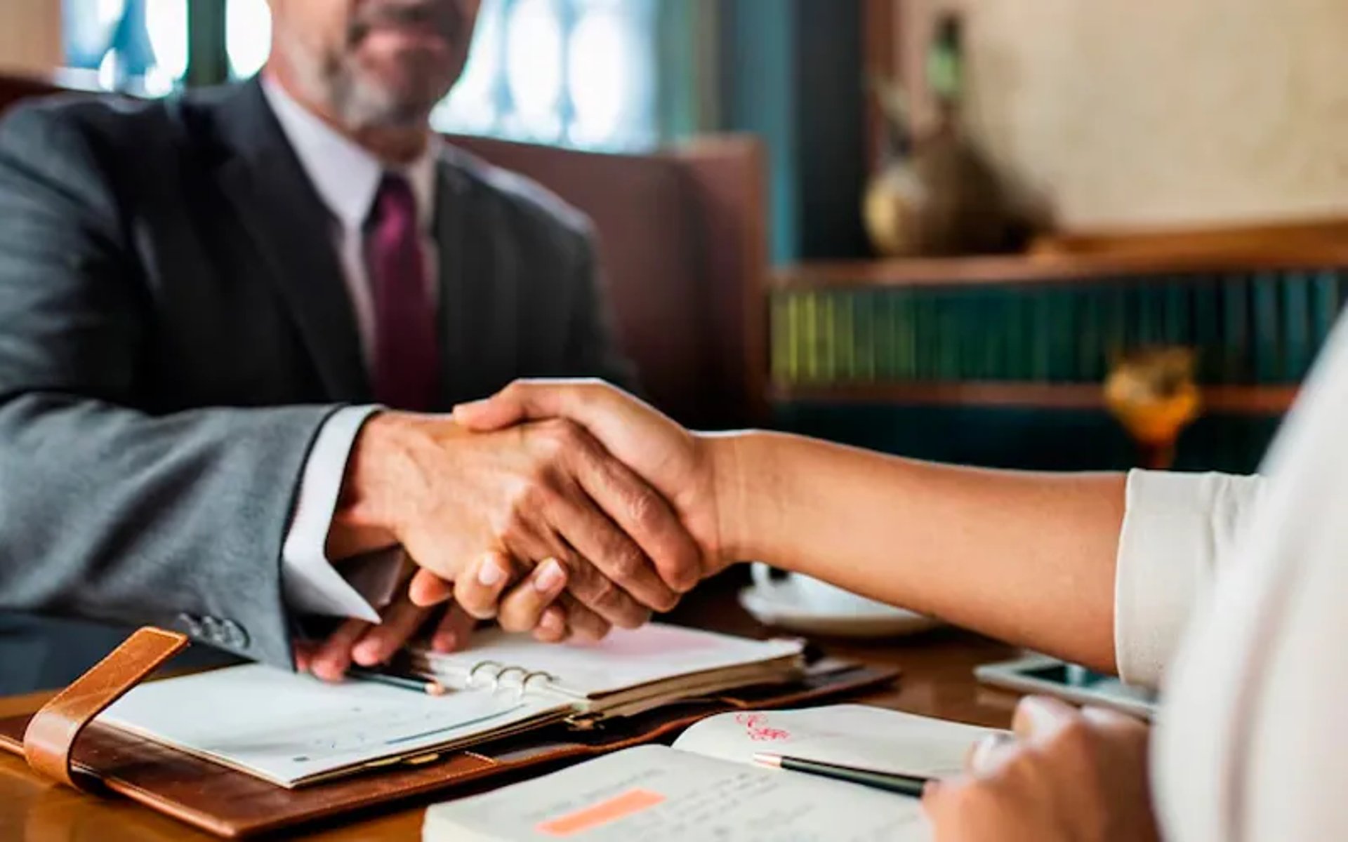 gray computer monitor