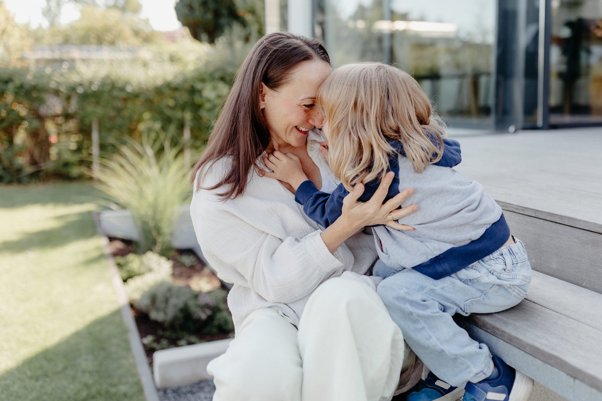 black and white bed linen