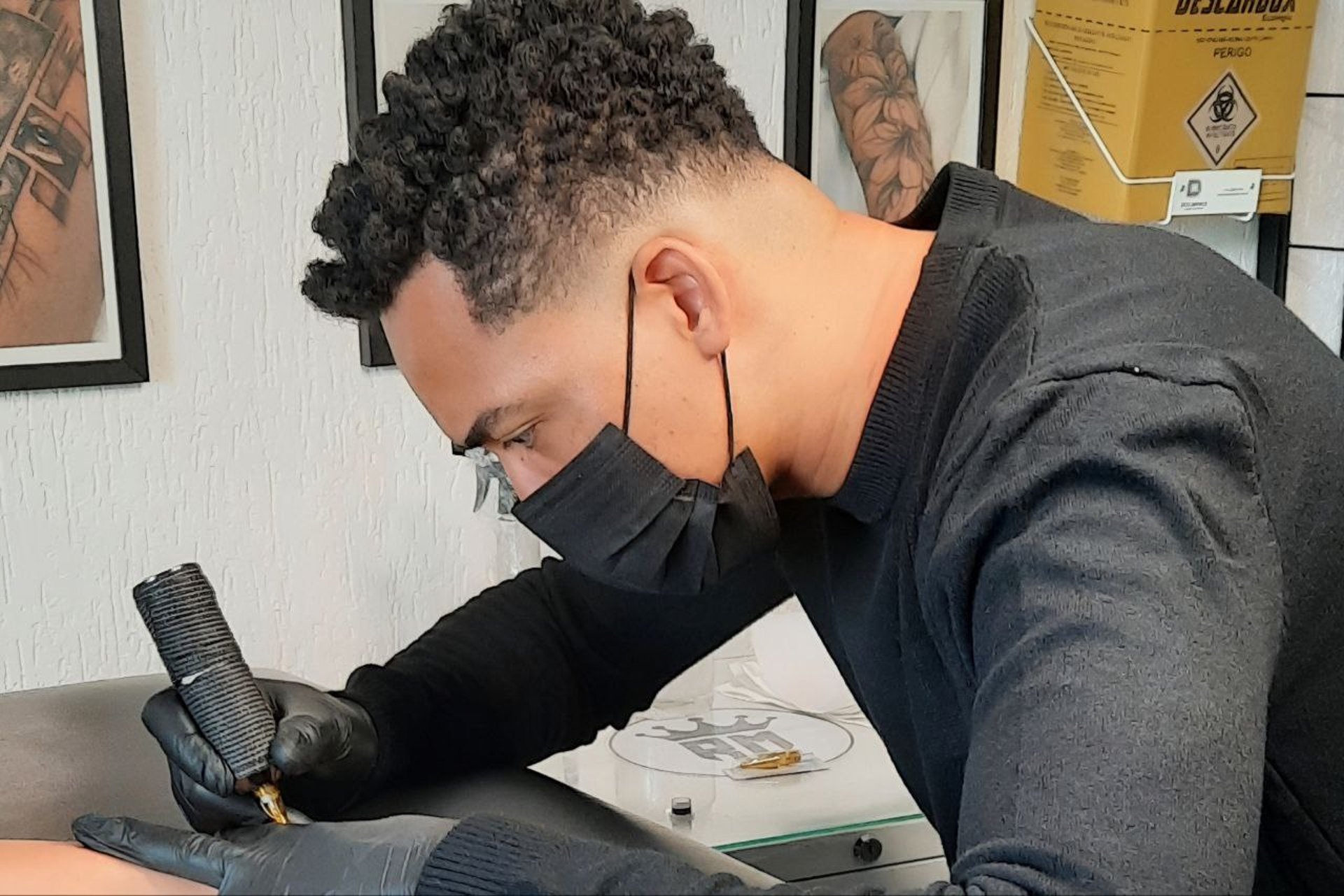 black and white bed linen