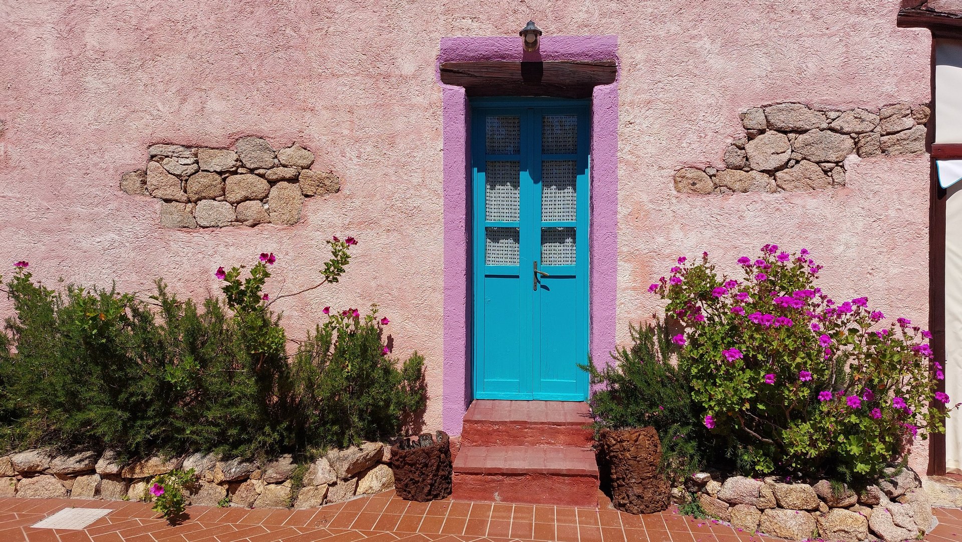 gray computer monitor