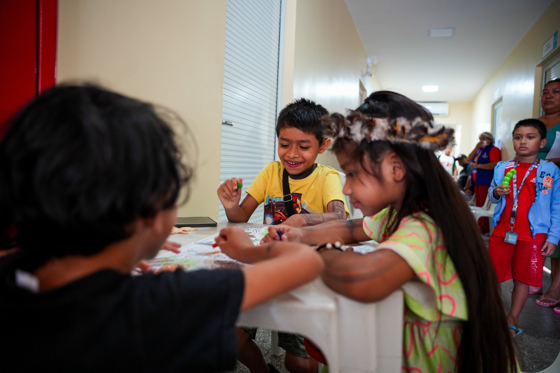 gray computer monitor