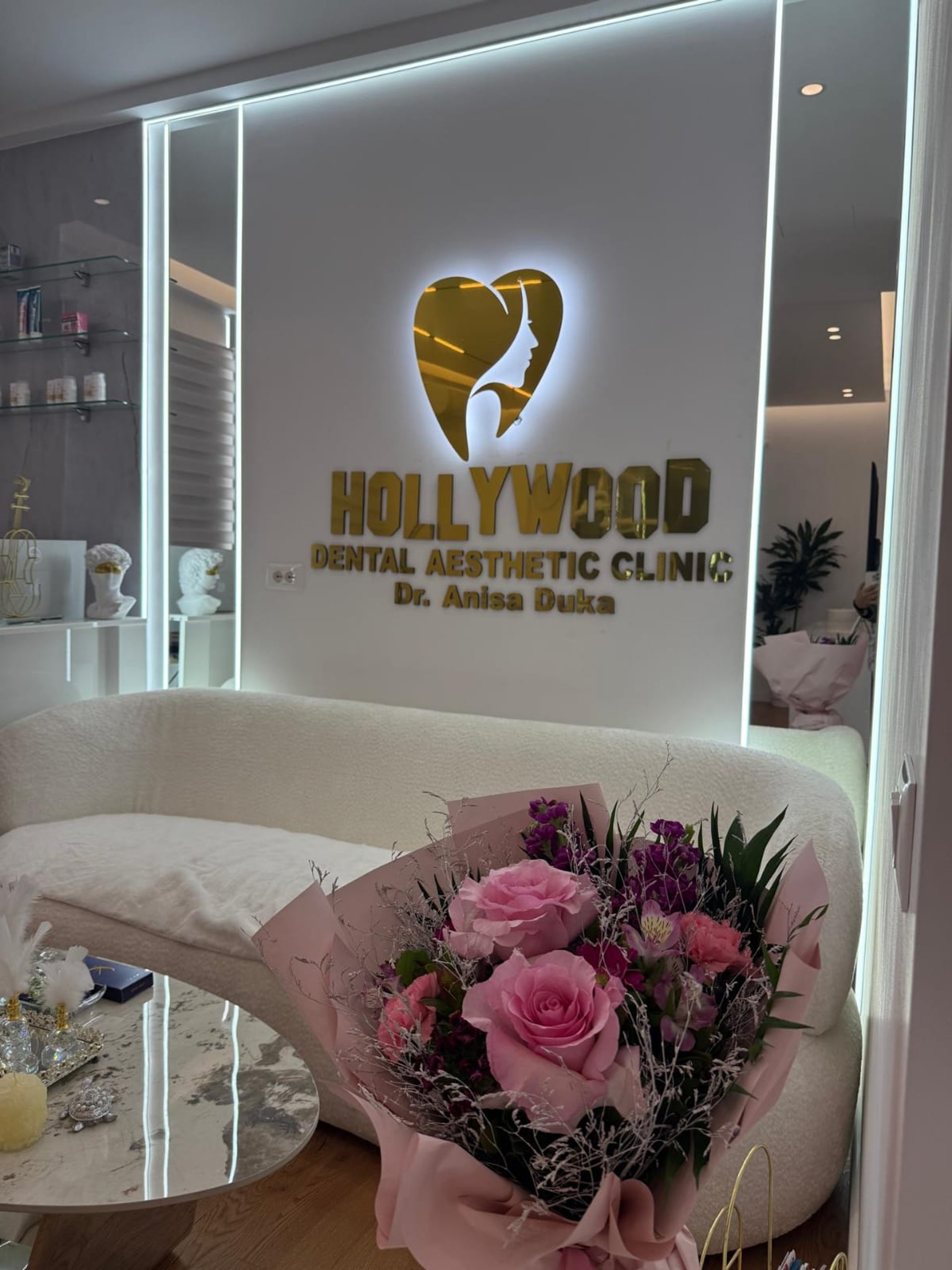 gray computer monitor