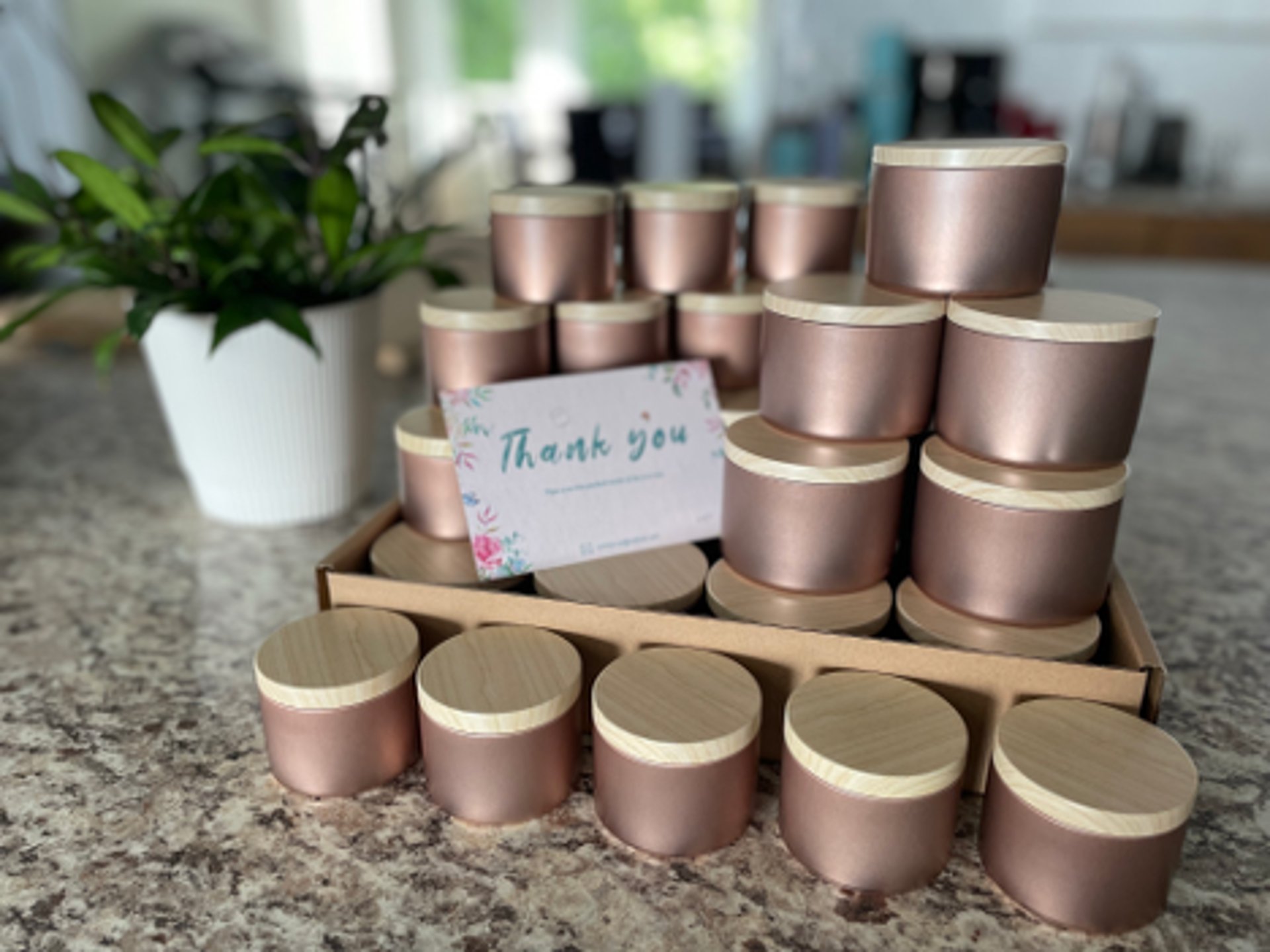 gray computer monitor