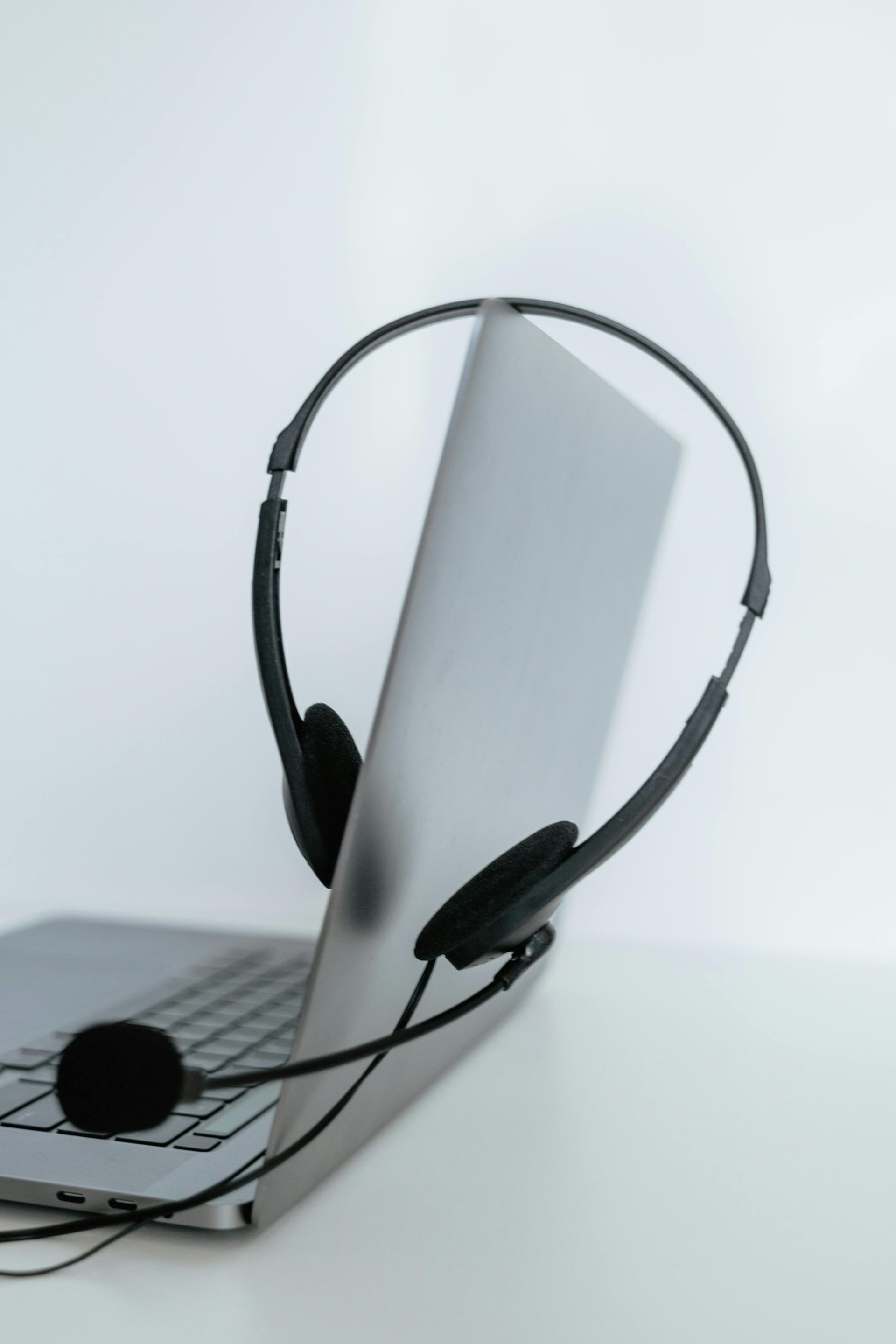 gray computer monitor