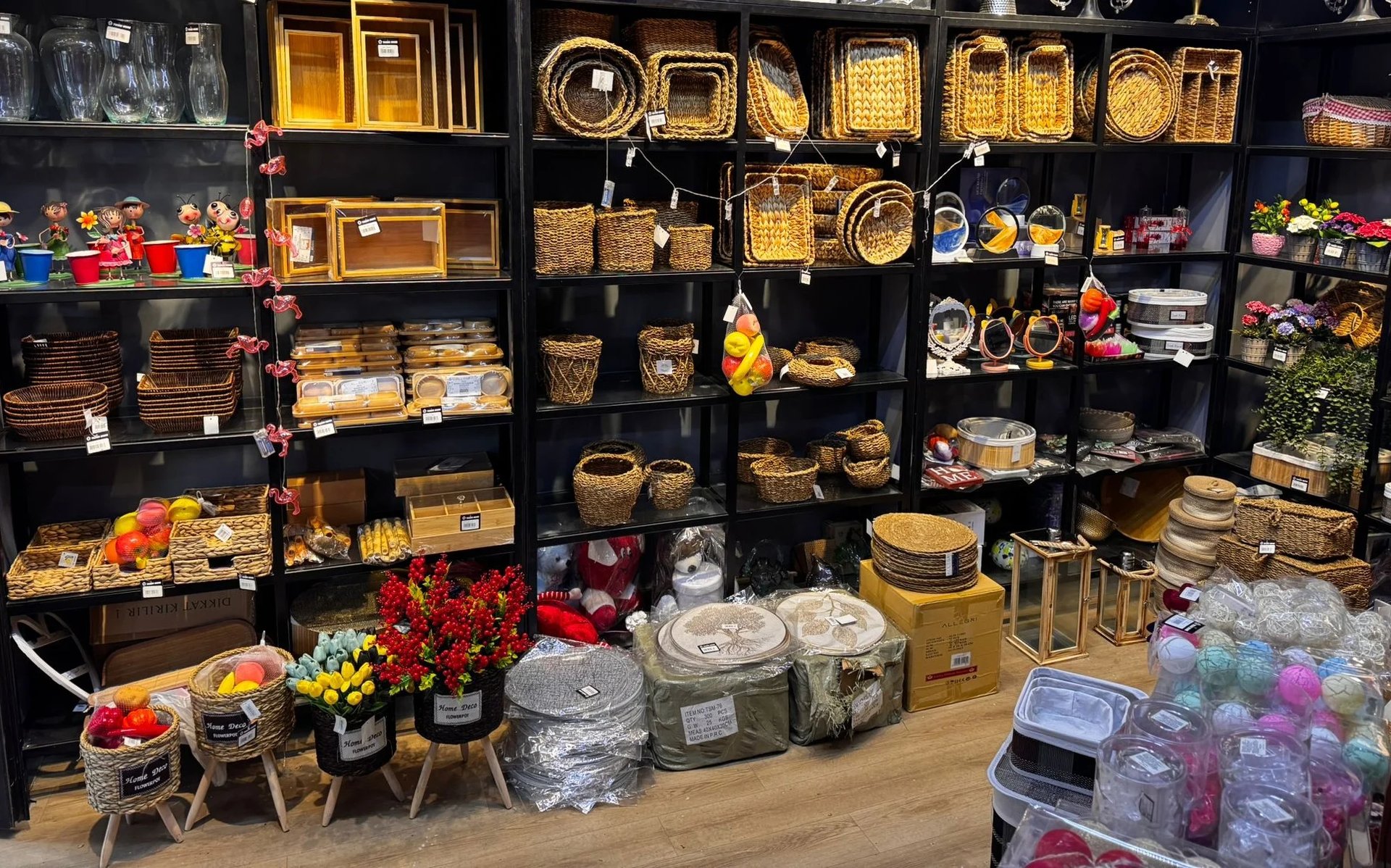 black and white bed linen