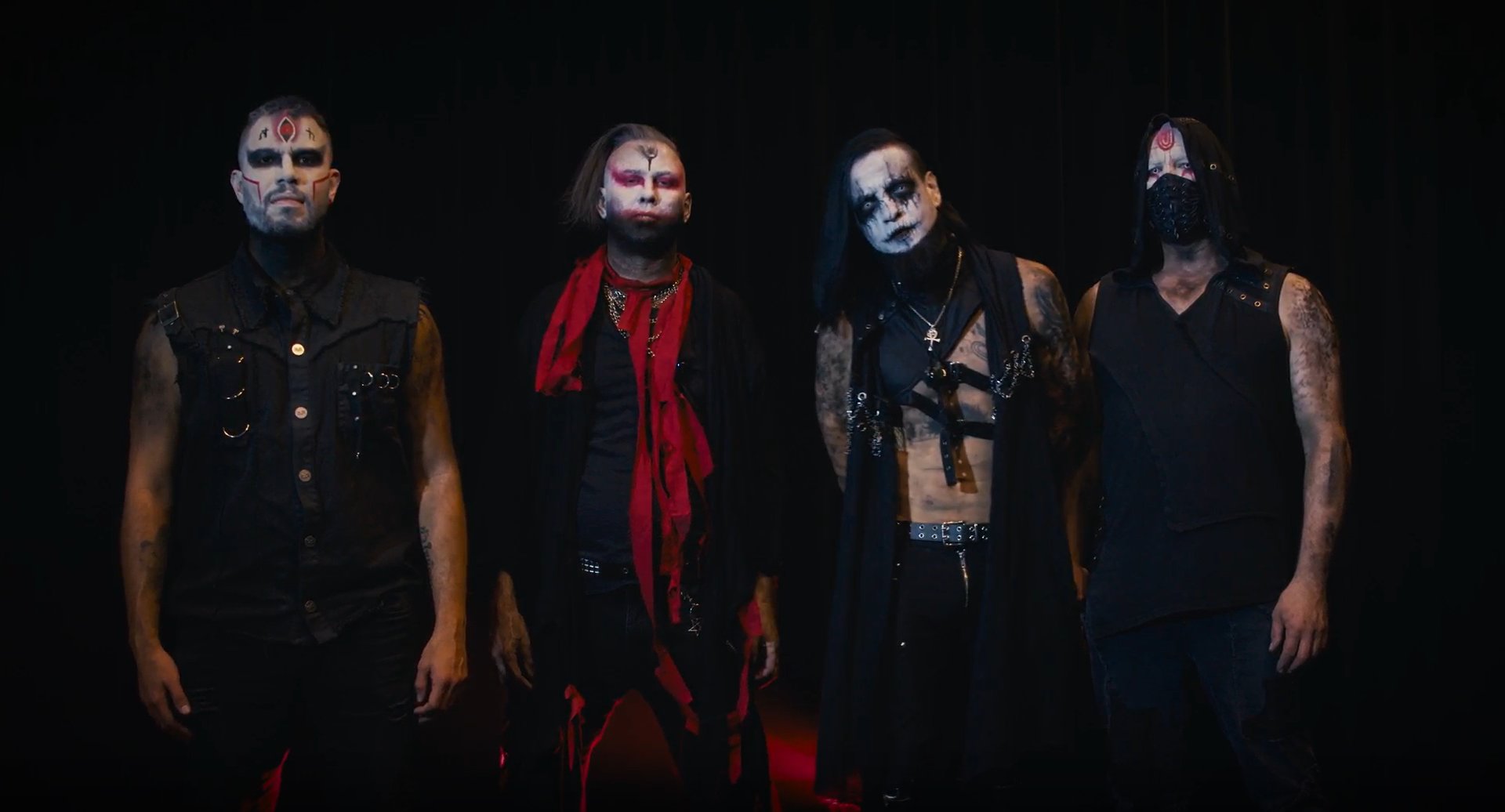 man wearing gray dress shirt