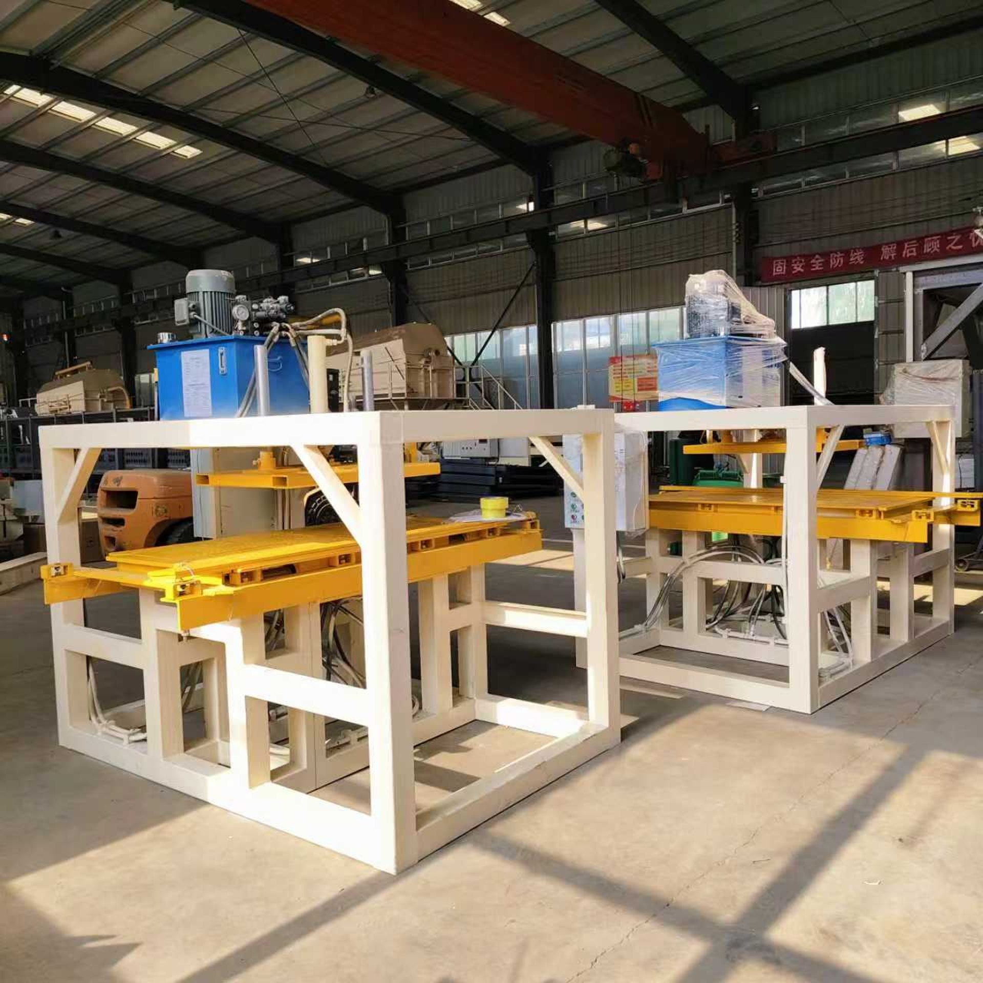 gray computer monitor