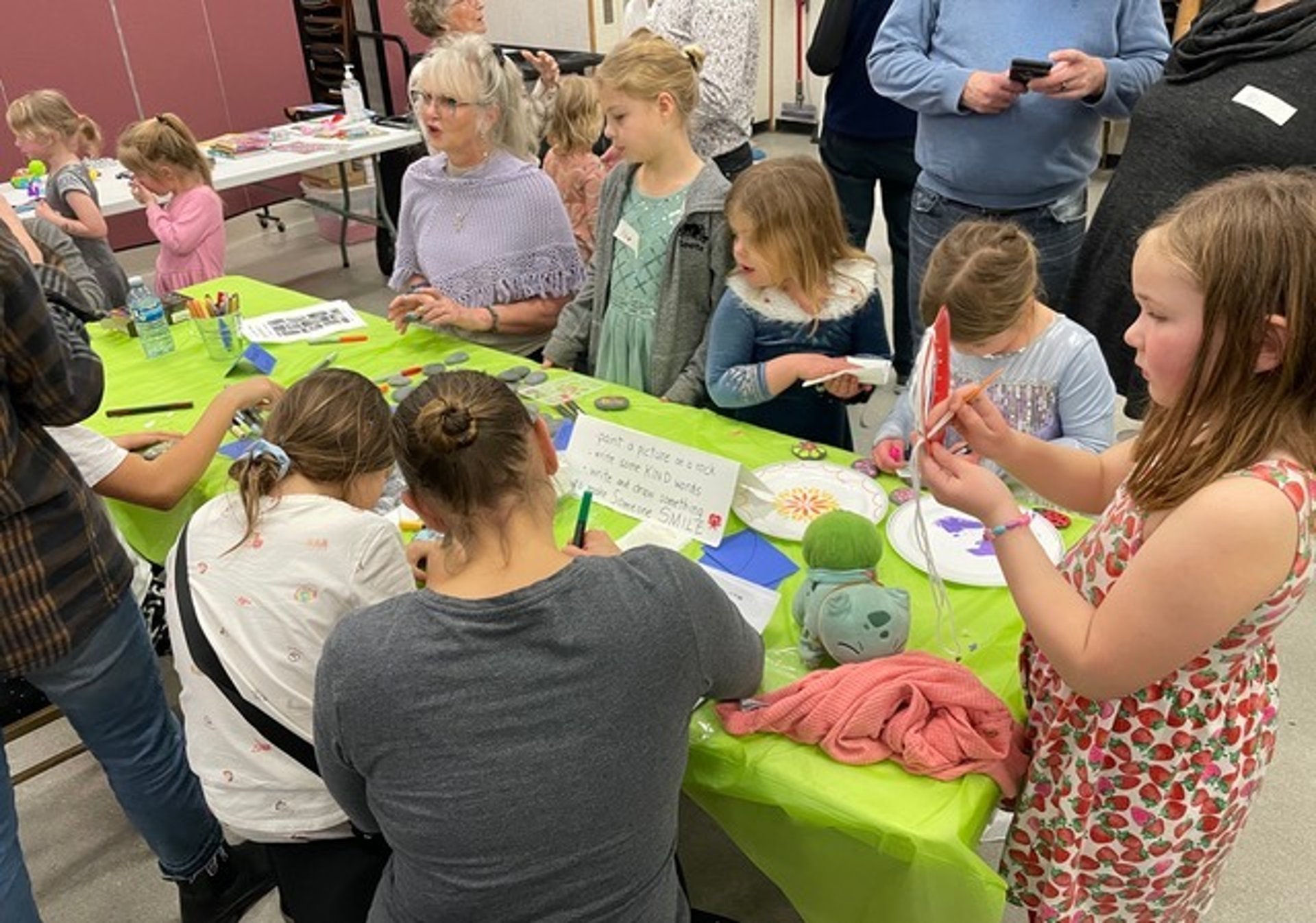 gray computer monitor