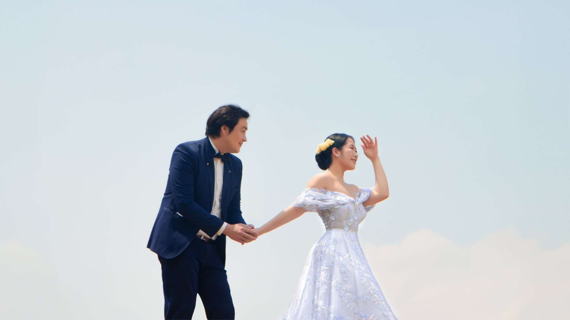 black and white bed linen