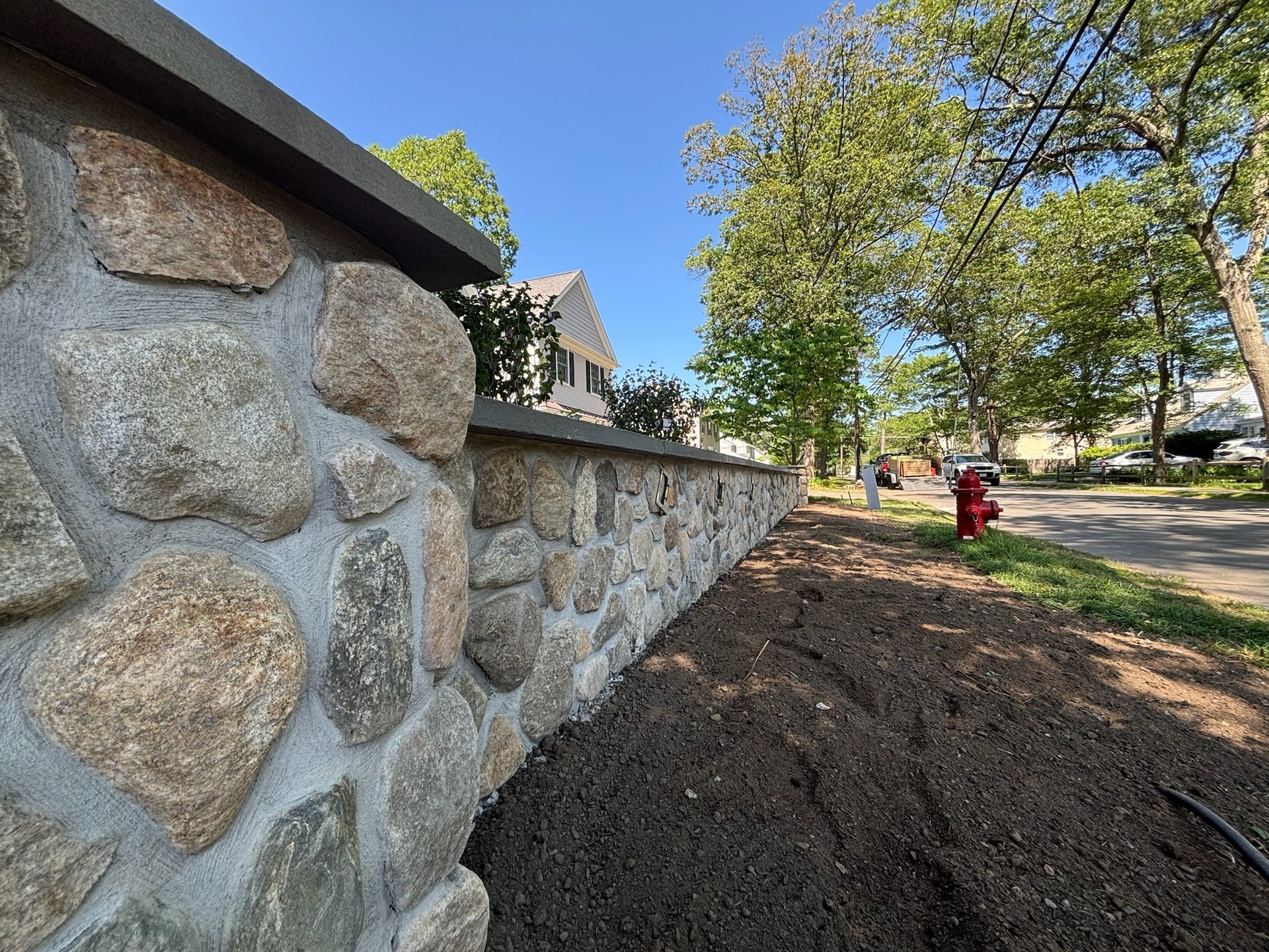 custom-veneer-retaining-wall.jpg