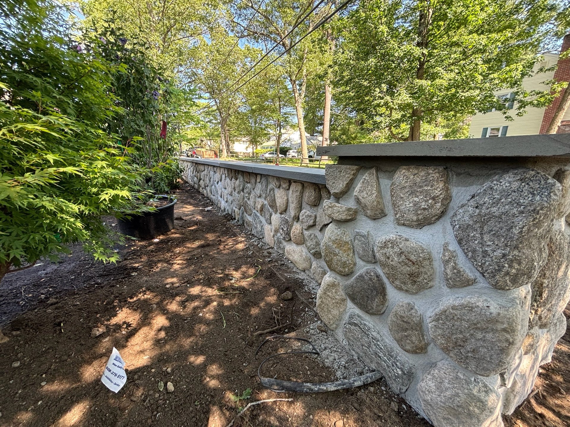 custom-hardscaping-retaining-wall.jpg