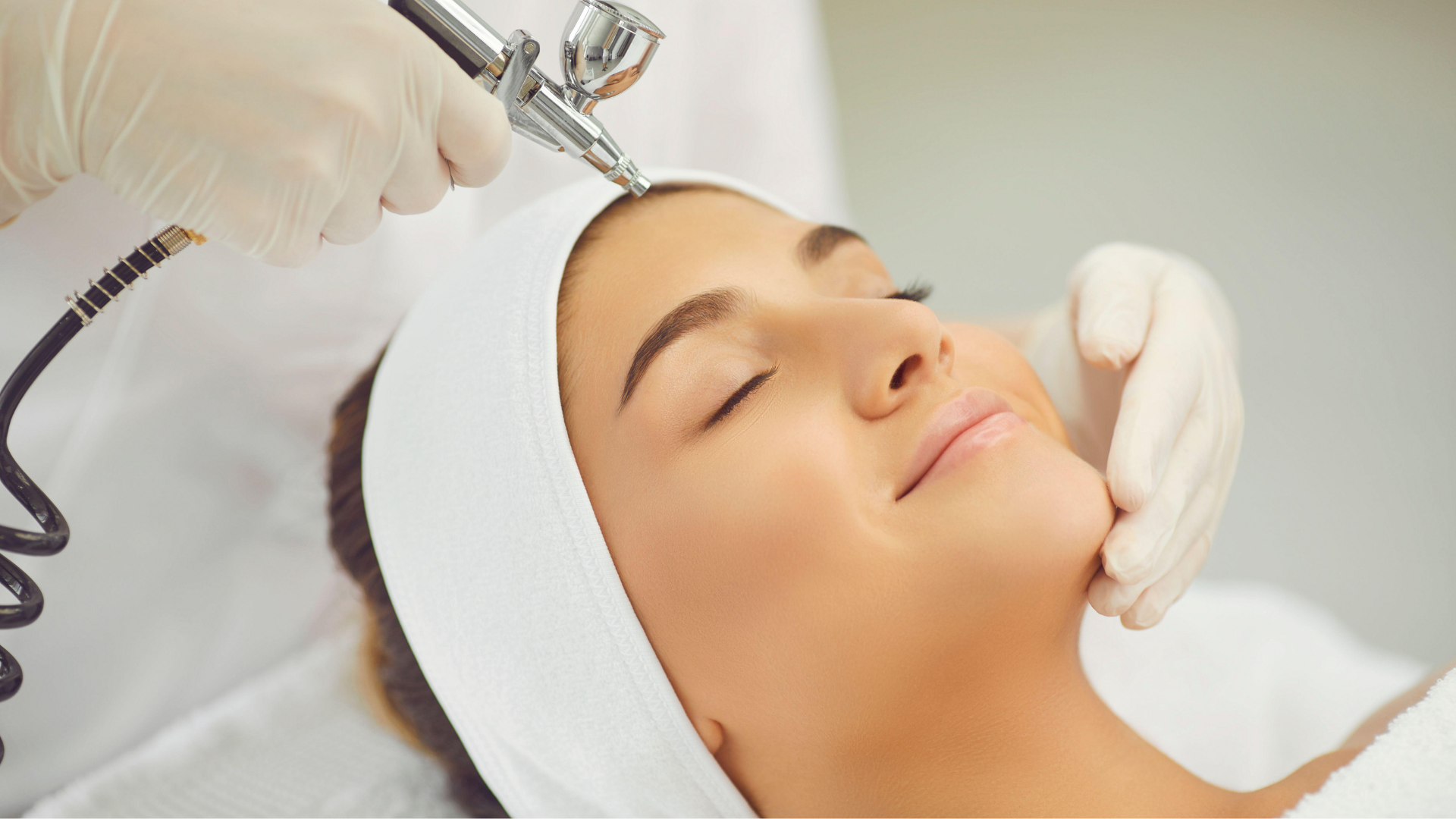 woman getting oxygen facial at laser skin clinic